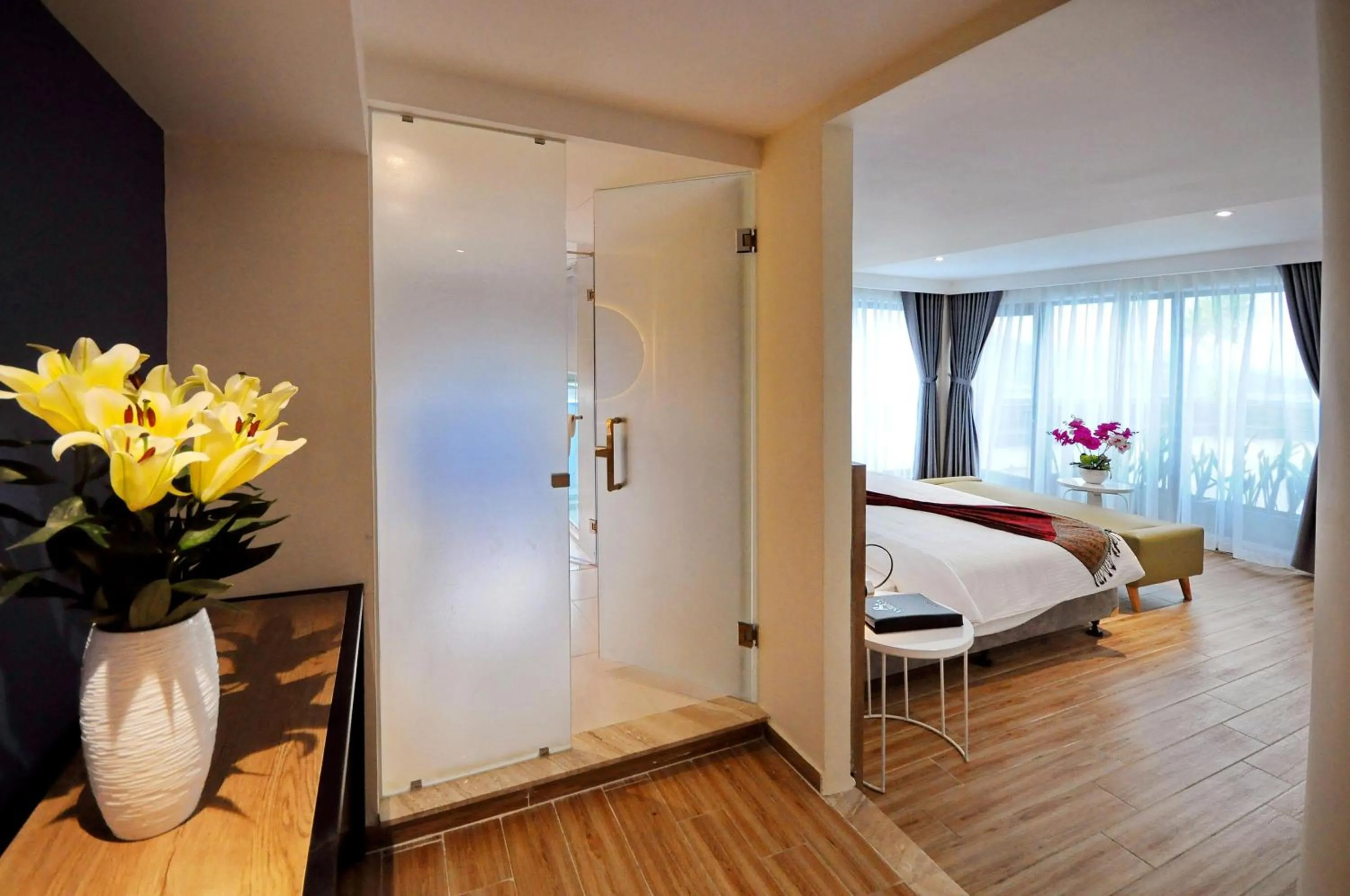 Bathroom, Bed in Anrizon Hotel Nha Trang