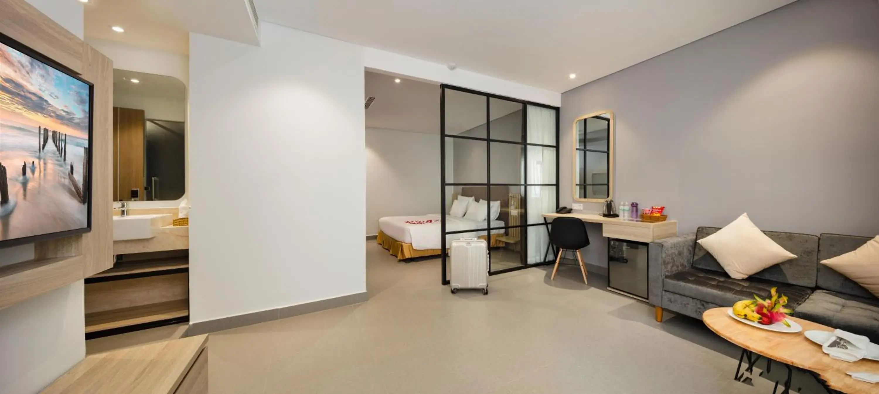 Deluxe Double Room with Balcony in Anrizon Hotel Nha Trang Deluxe Double Room with Balcony in Anrizon Hotel Nha Trang