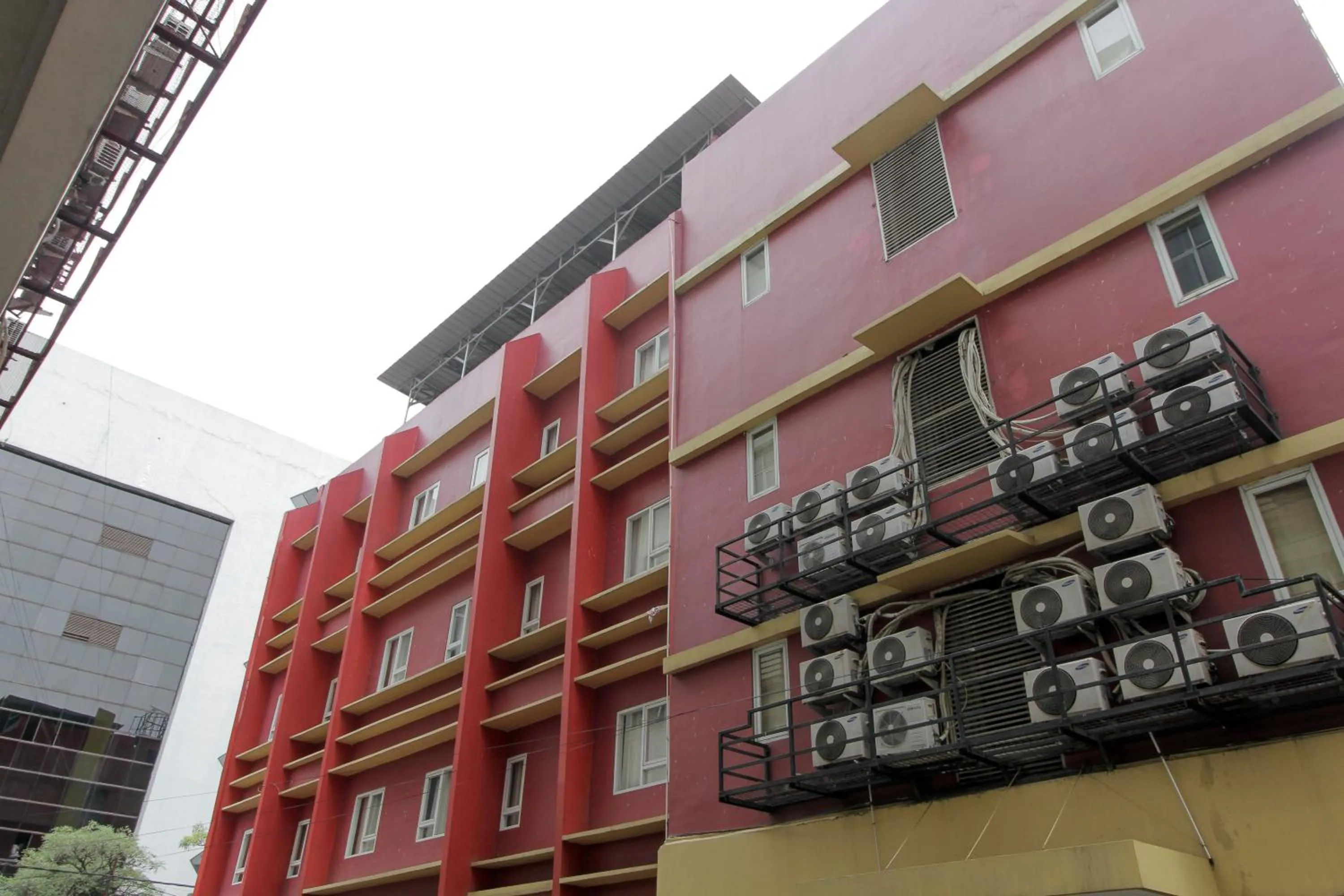 Property building in RedDoorz Plus near Galaxy Bekasi