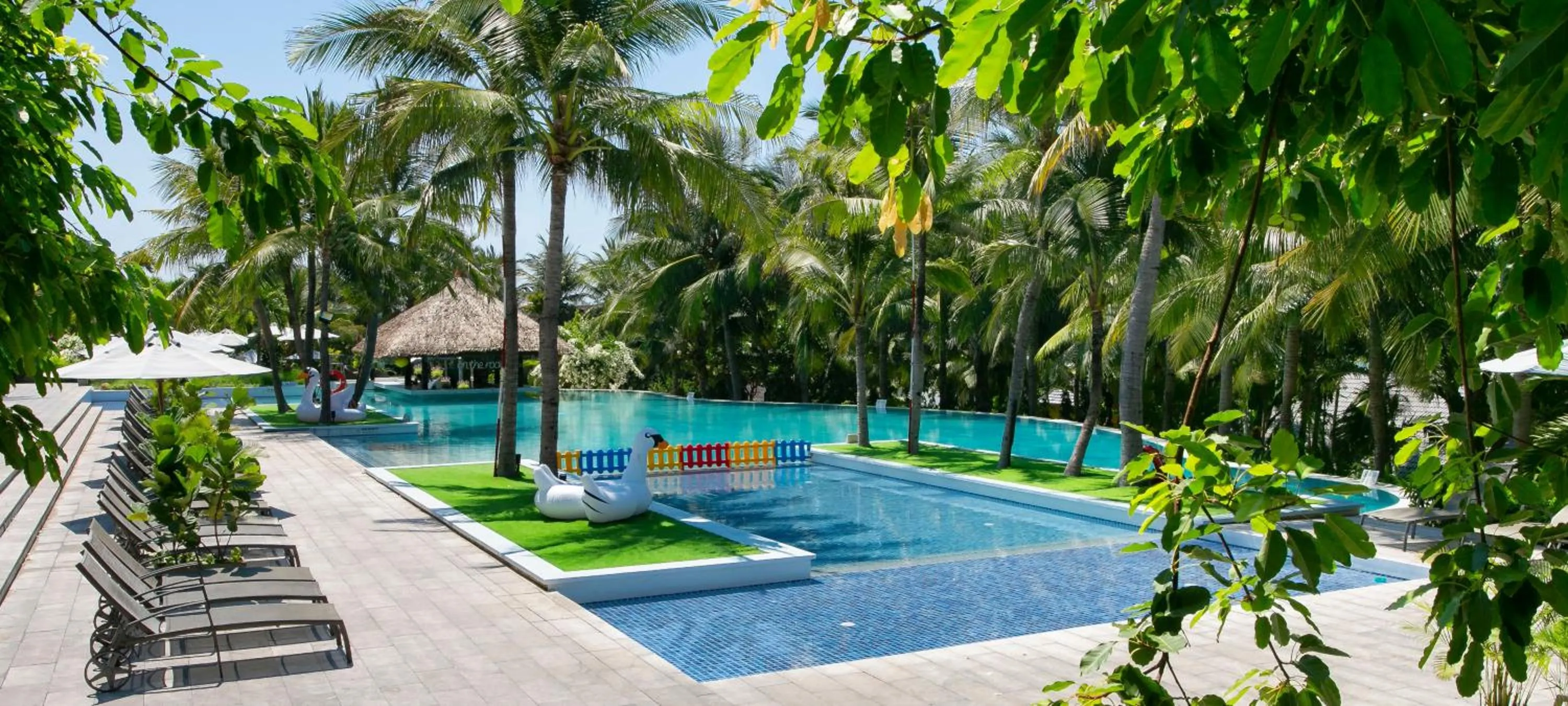 Swimming pool in The Cliff Resort & Residences