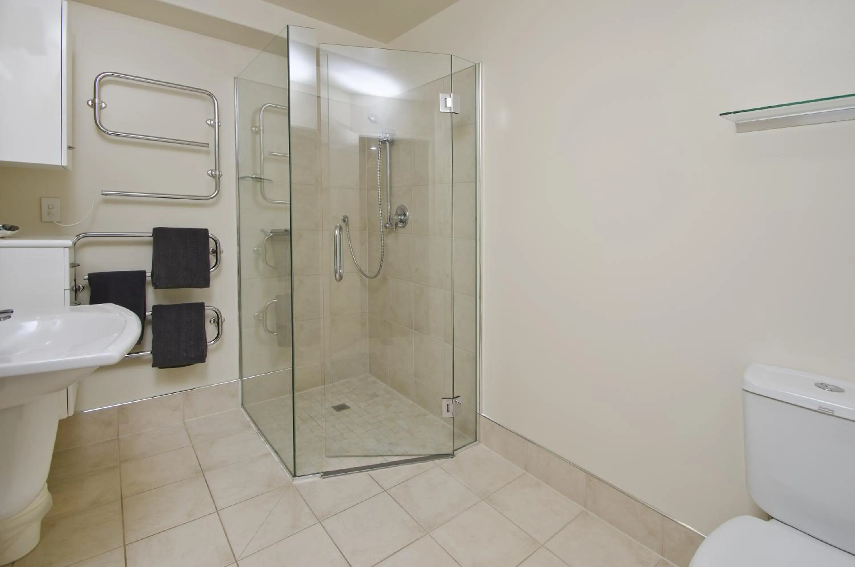 Bathroom in Pavilion Beachfront Apartments