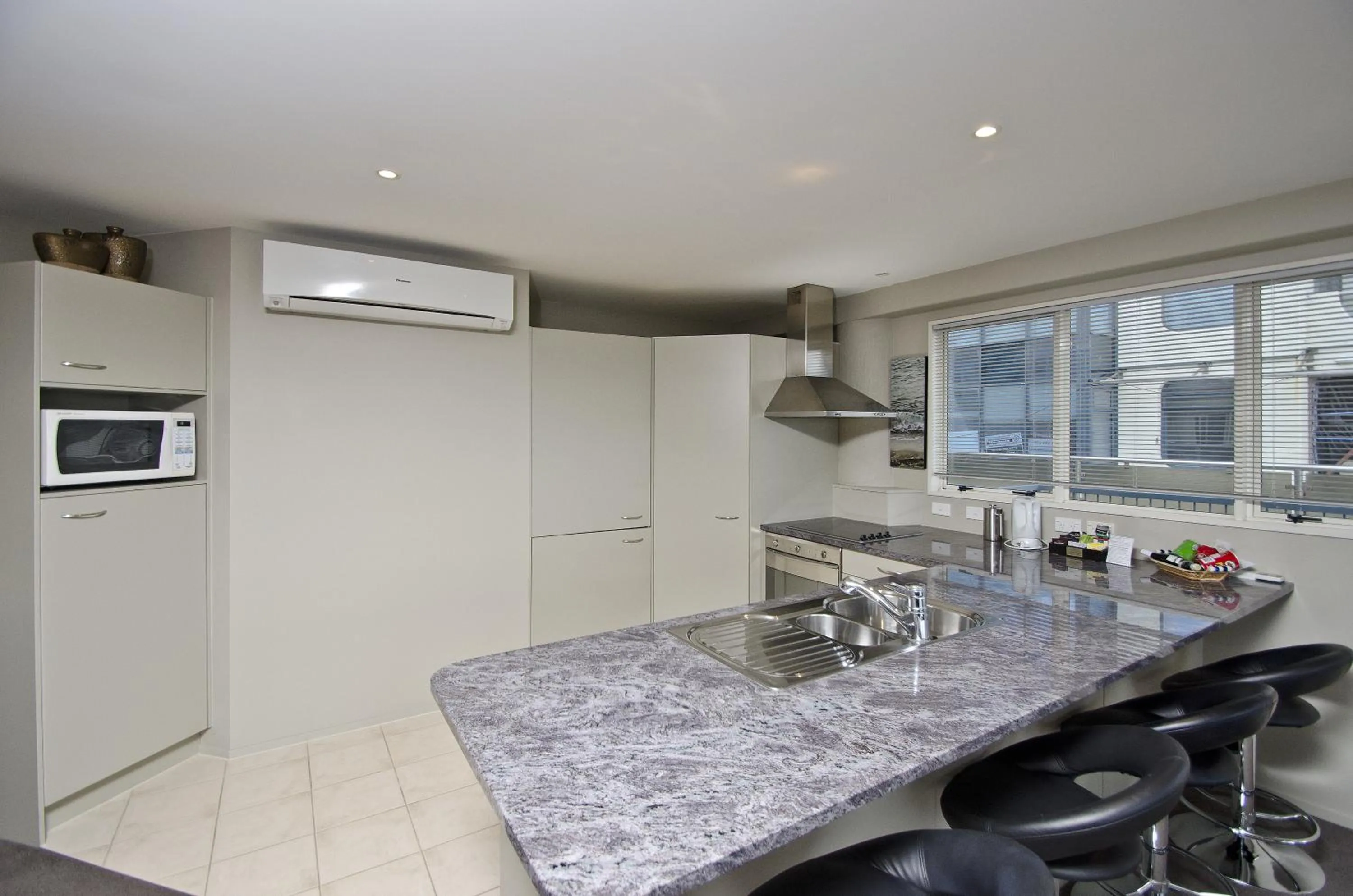 Kitchen or kitchenette in Pavilion Beachfront Apartments