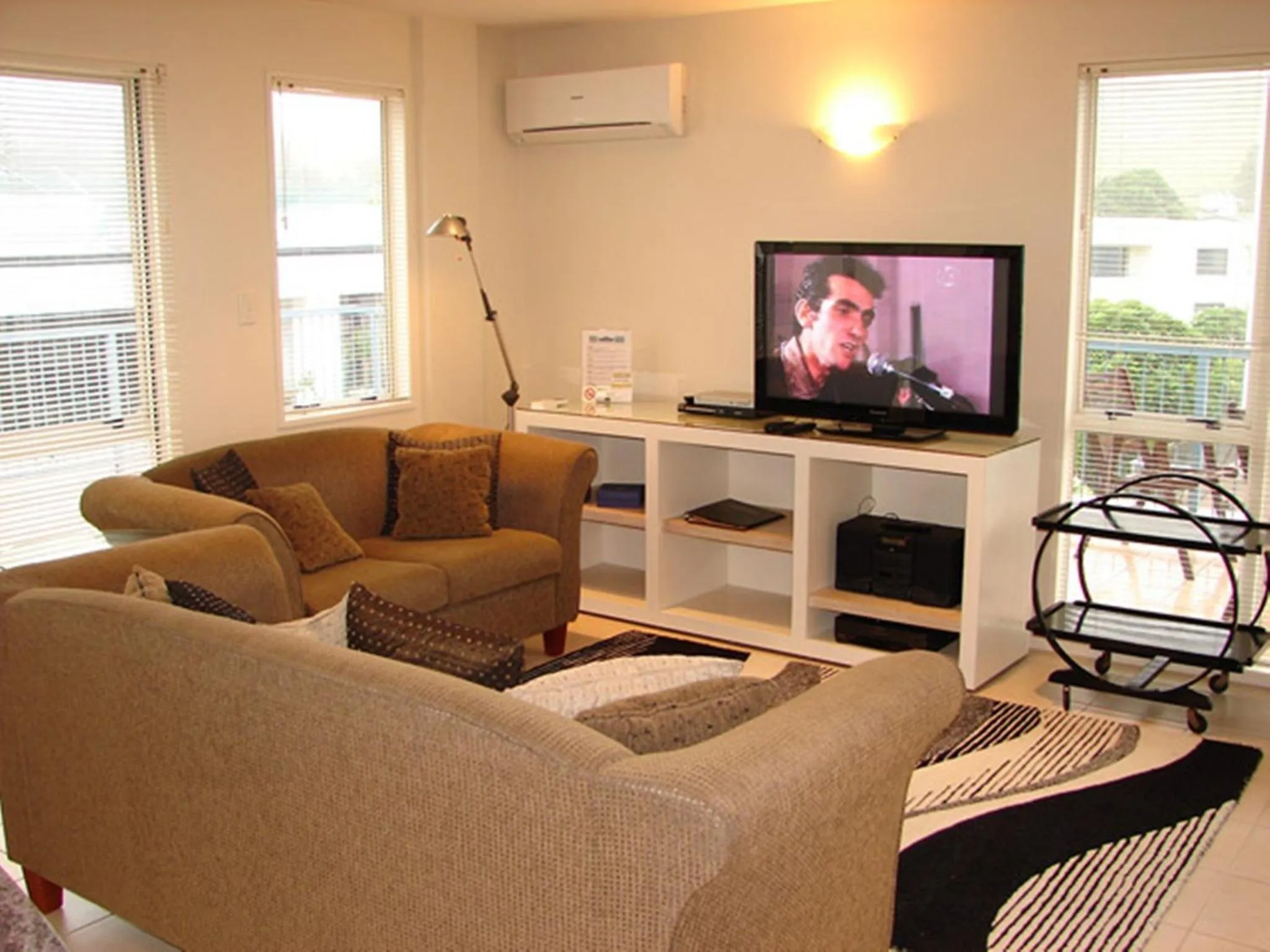 TV and multimedia in Pavilion Beachfront Apartments
