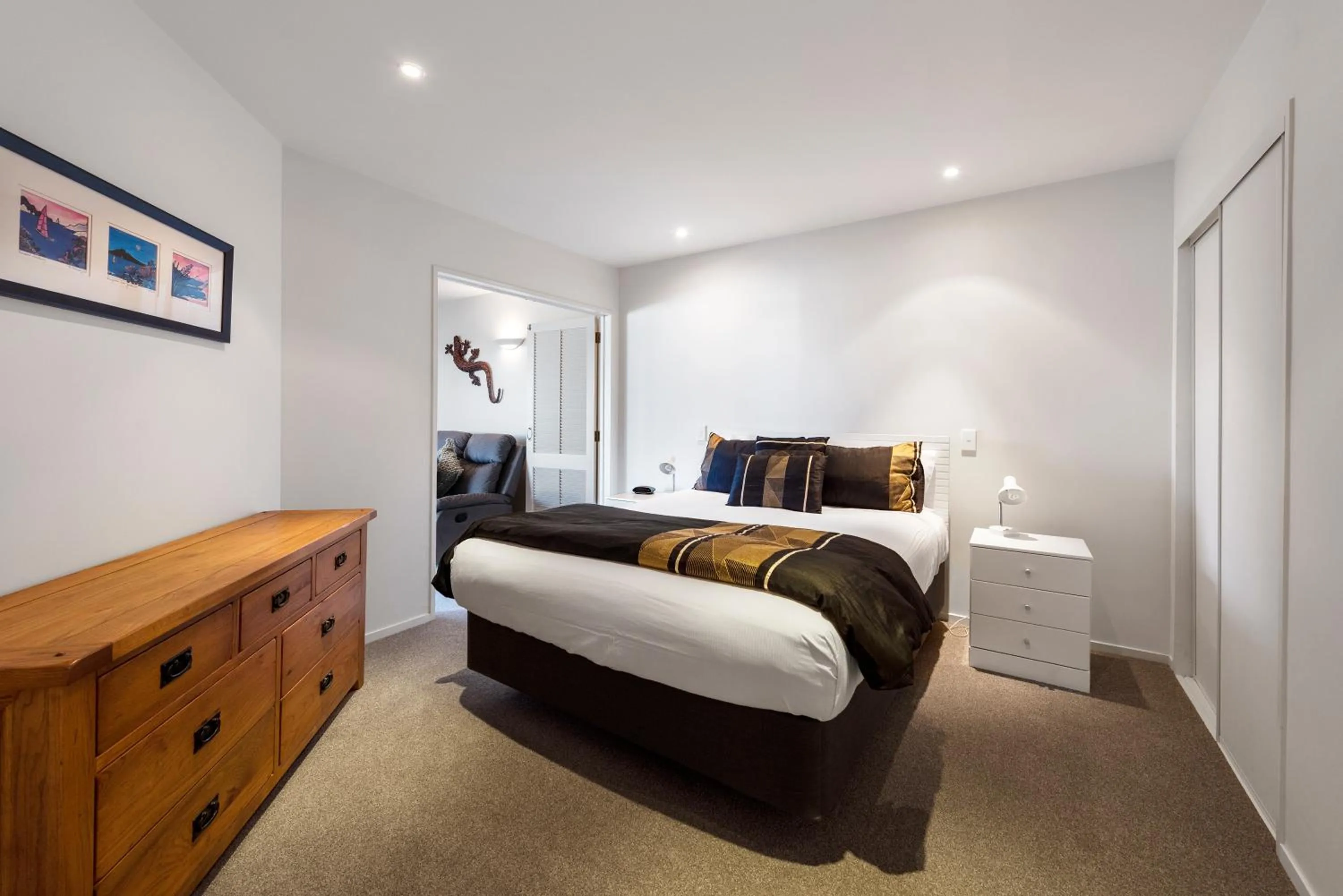 Bedroom, Bed in Pavilion Beachfront Apartments