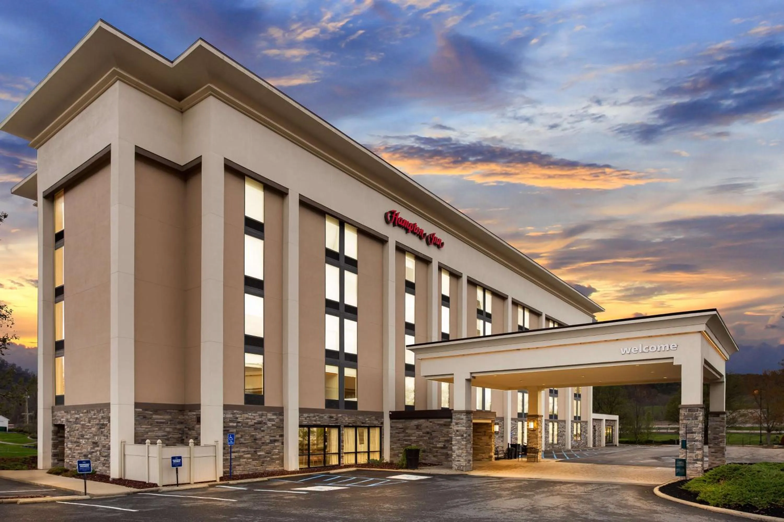 Property building in Hampton Inn Bridgeport/Clarksburg