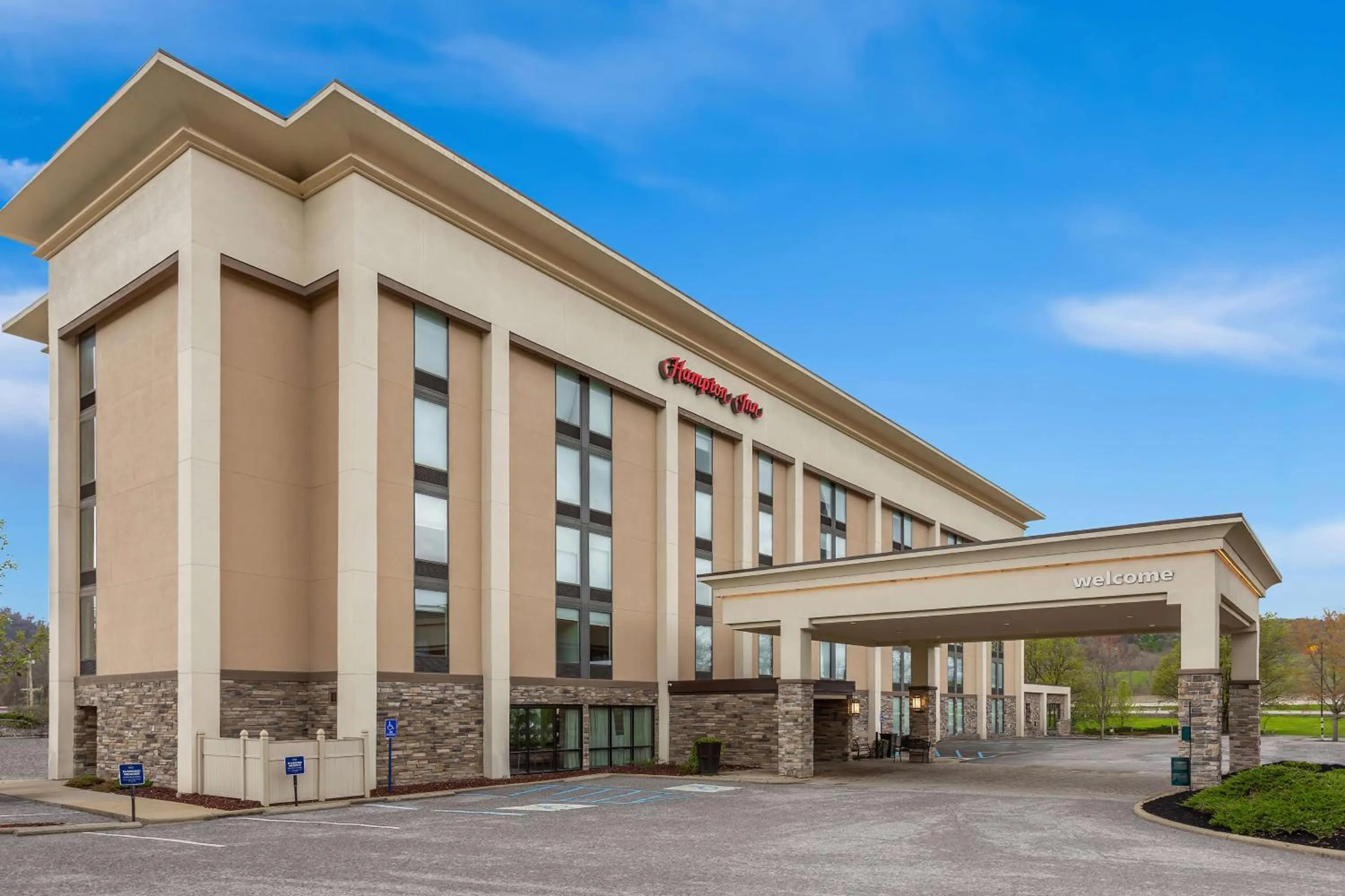 Property building in Hampton Inn Bridgeport/Clarksburg