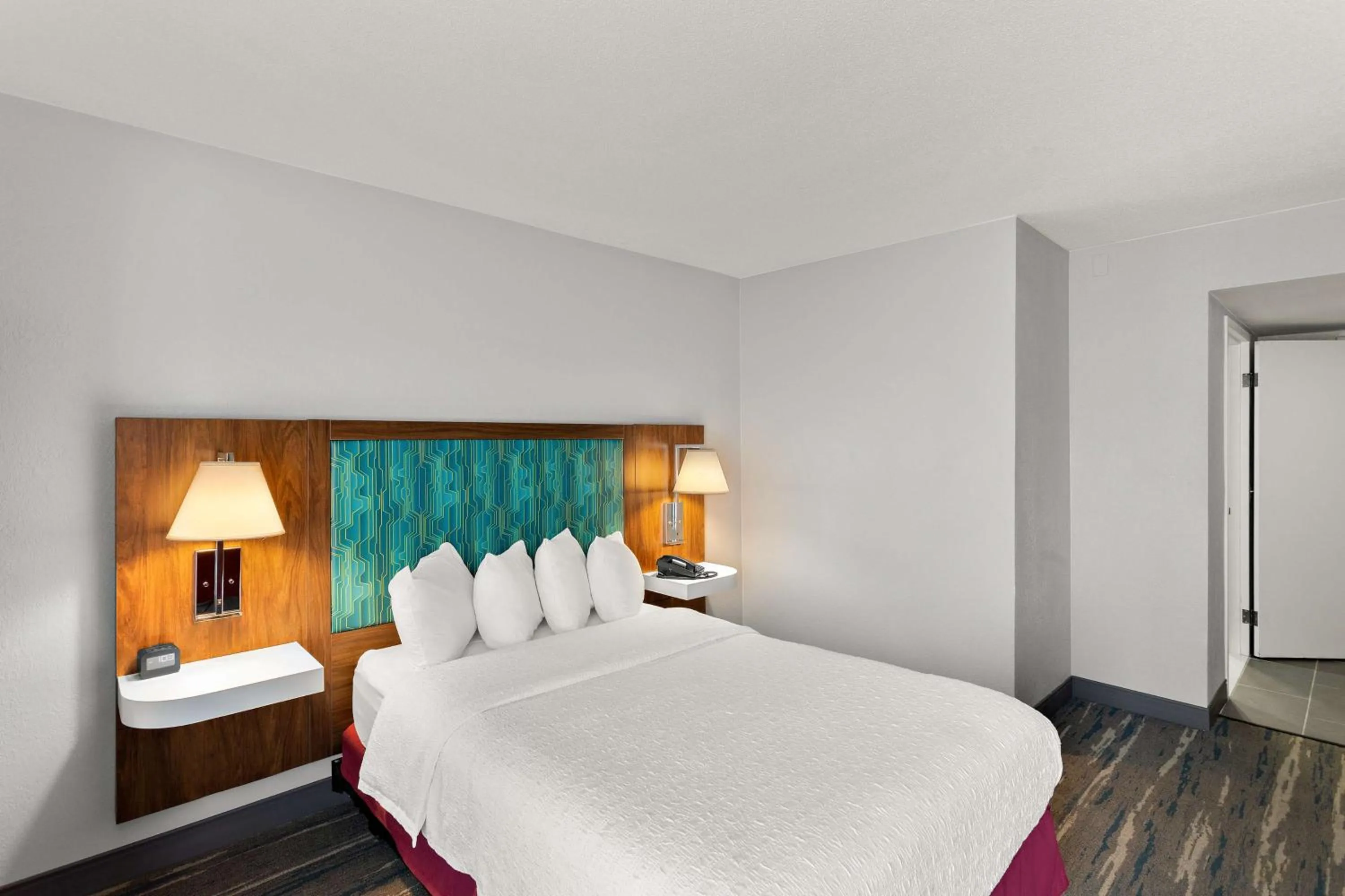 Bed in Hampton Inn Bridgeport/Clarksburg