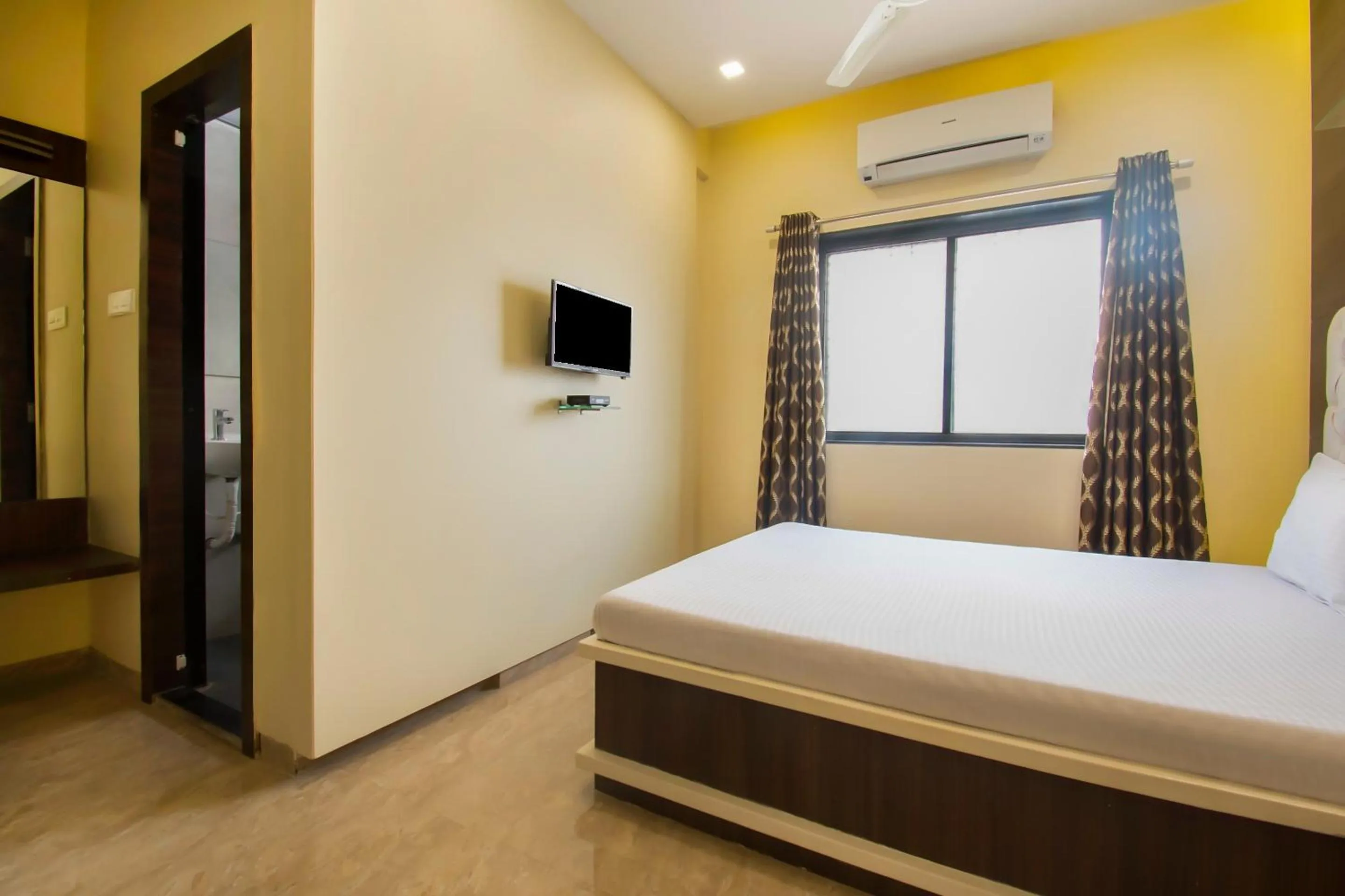 Bedroom in Aasra Lodge