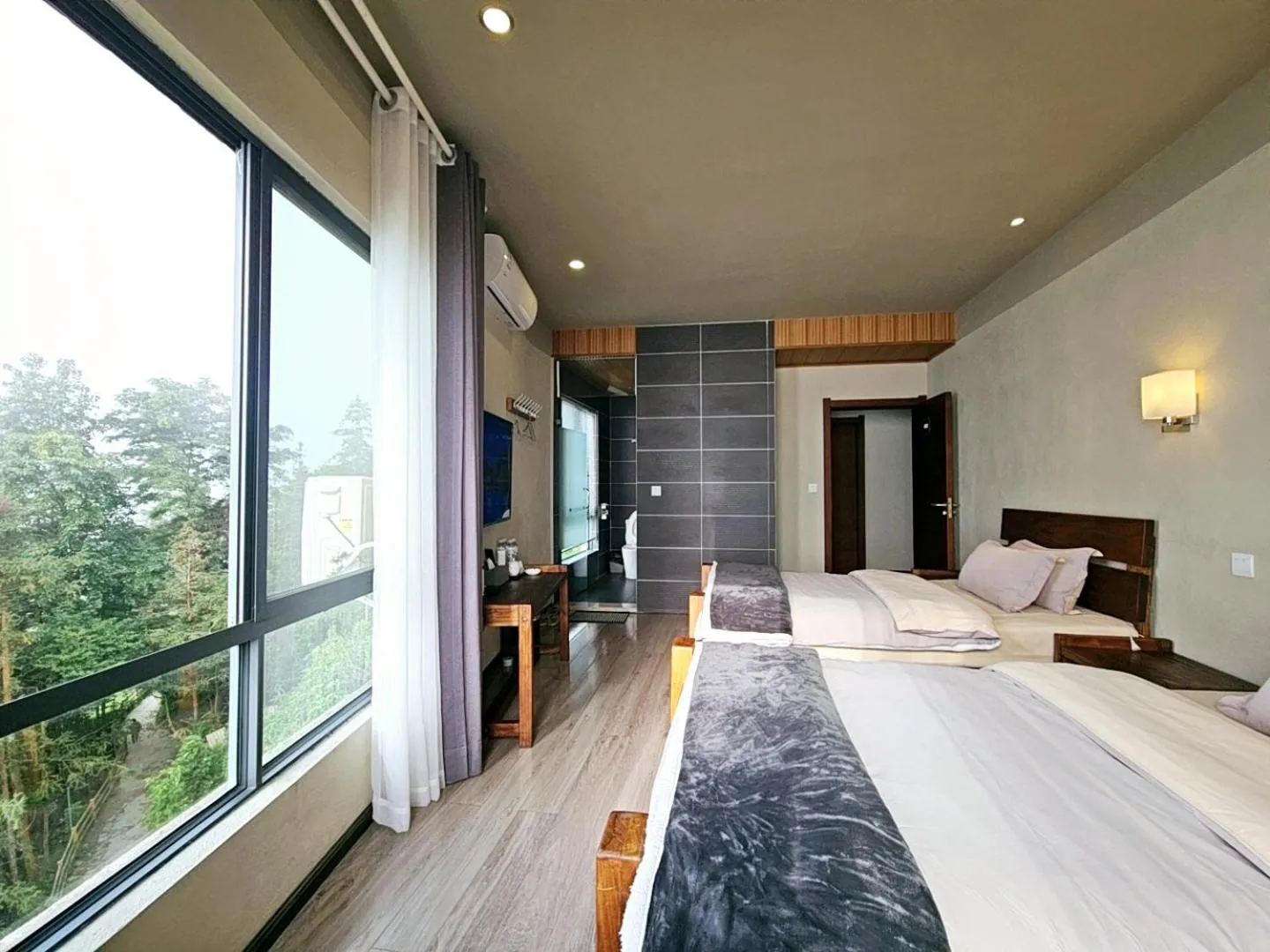 Photo of the whole room in Beyond The Cloud