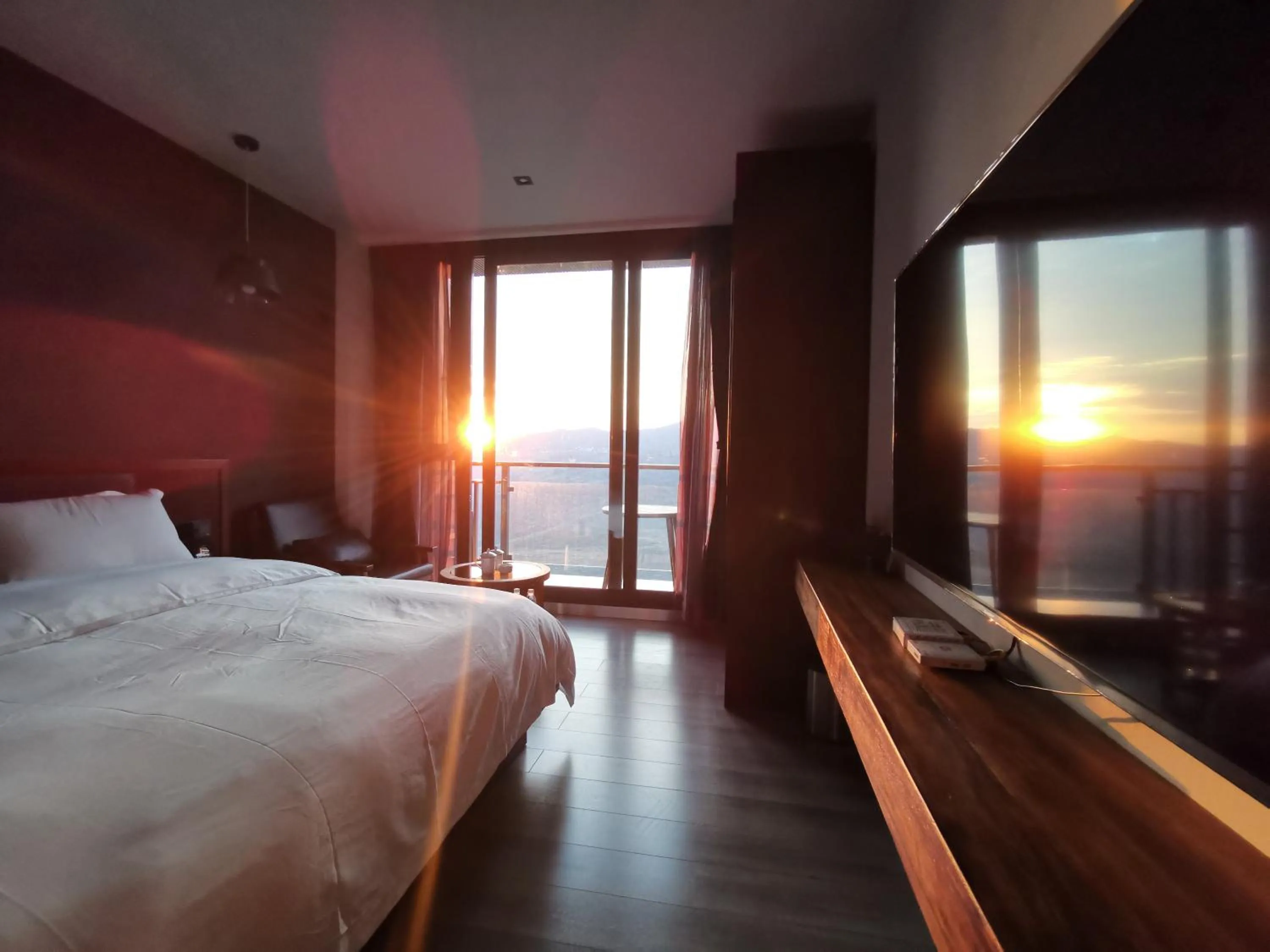 Photo of the whole room in Beyond The Cloud