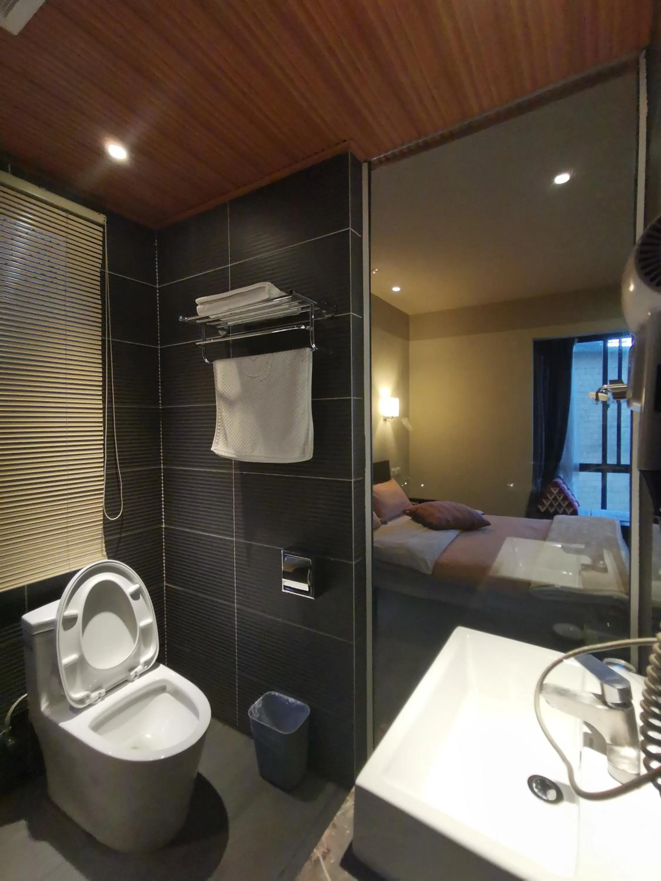 Bathroom in Beyond The Cloud