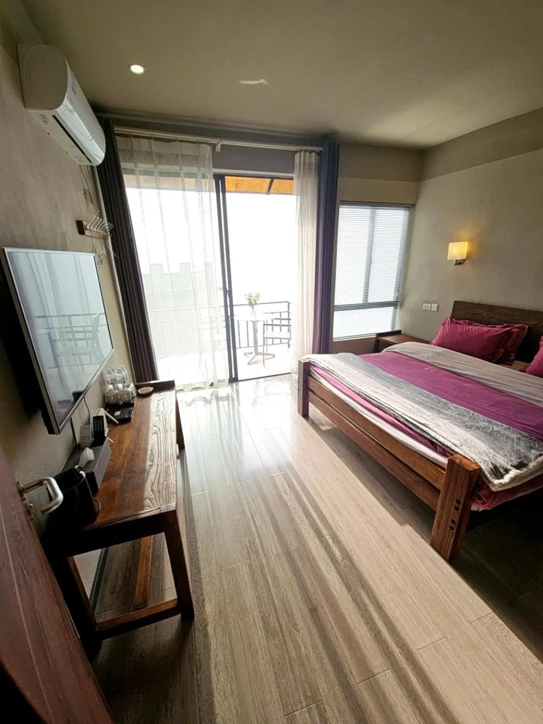 Photo of the whole room in Beyond The Cloud