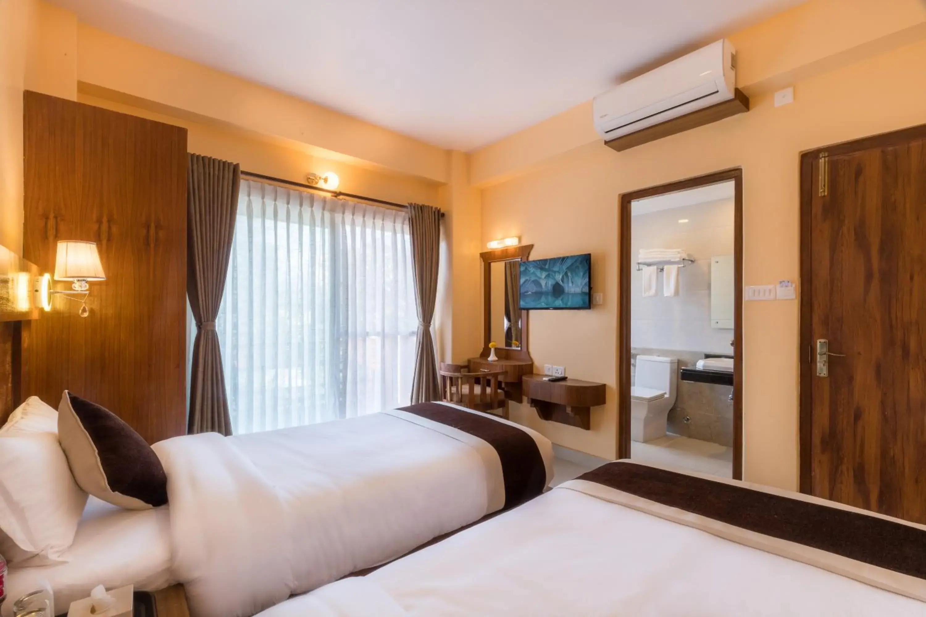 Standard Double or Twin Room - single occupancy in Hotel Lake Shore Standard Double or Twin Room - single occupancy in Hotel Lake Shore