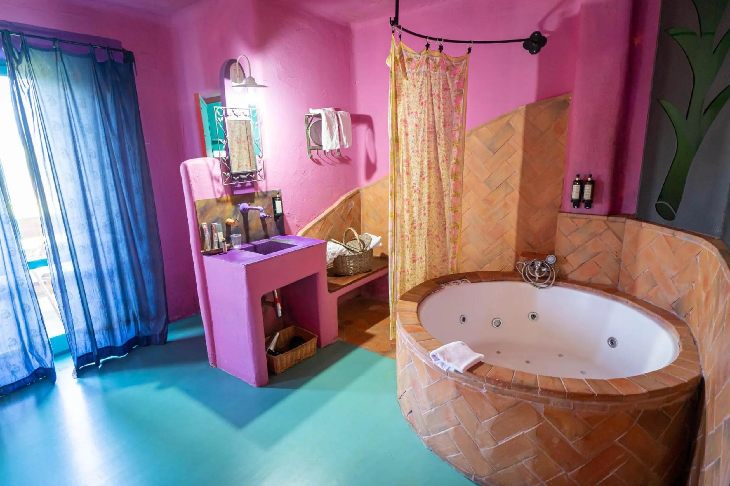 Hot Tub in Hotel Alma de Romero