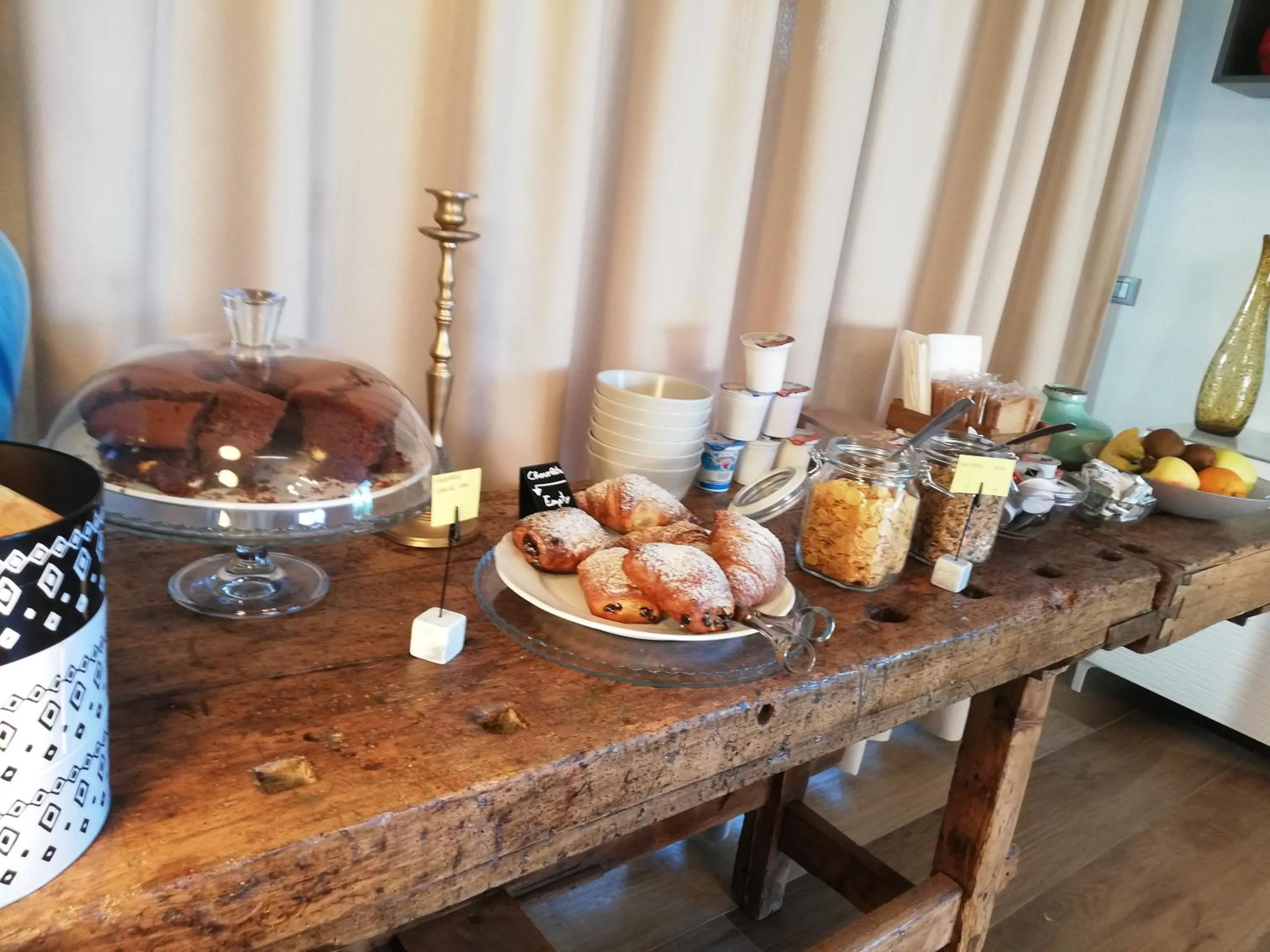 Food and drinks in B&B Villa Pelèr