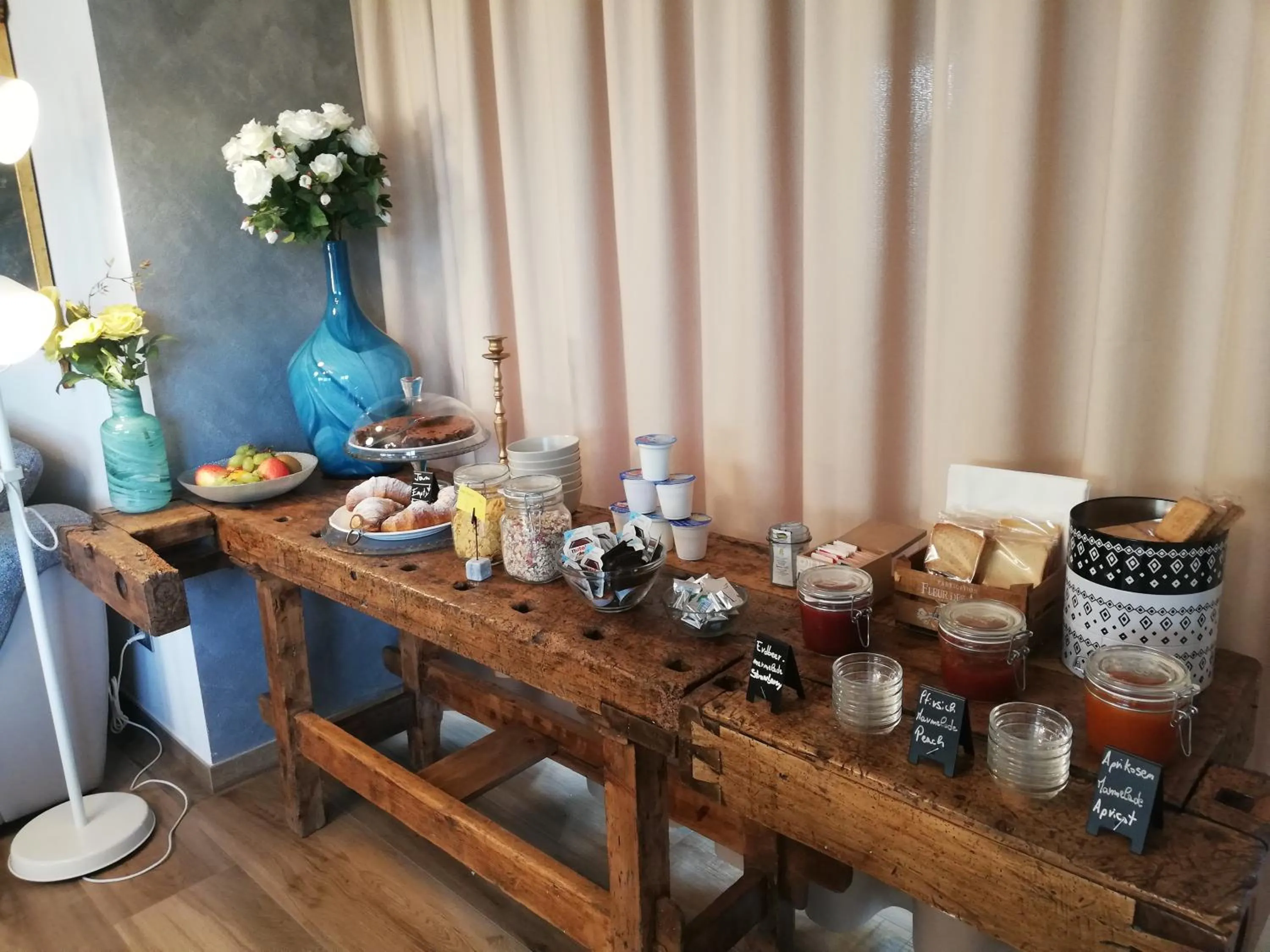 Food and drinks in B&B Villa Pelèr