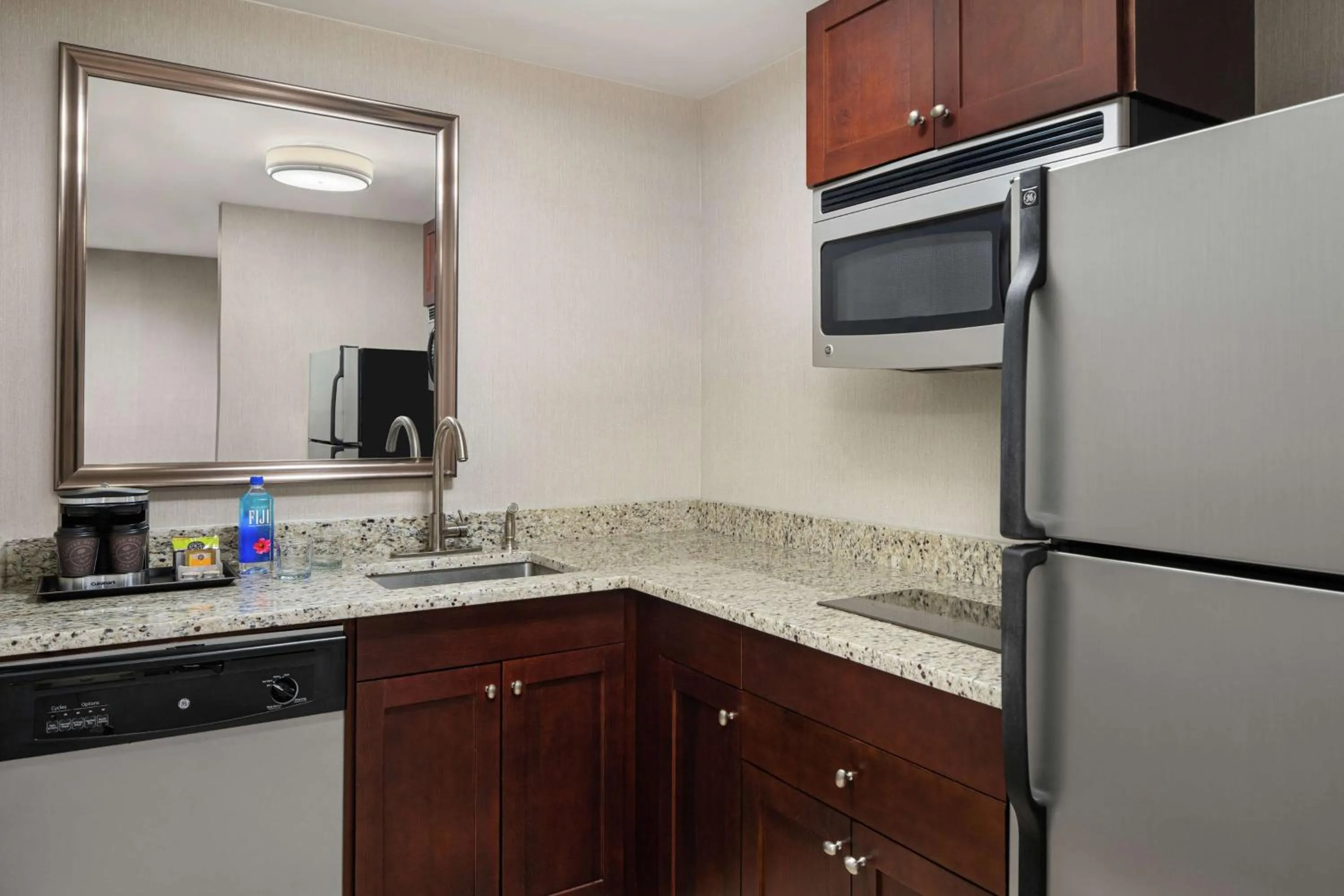 Kitchen or kitchenette in DoubleTree Suites by Hilton Charlotte/SouthPark