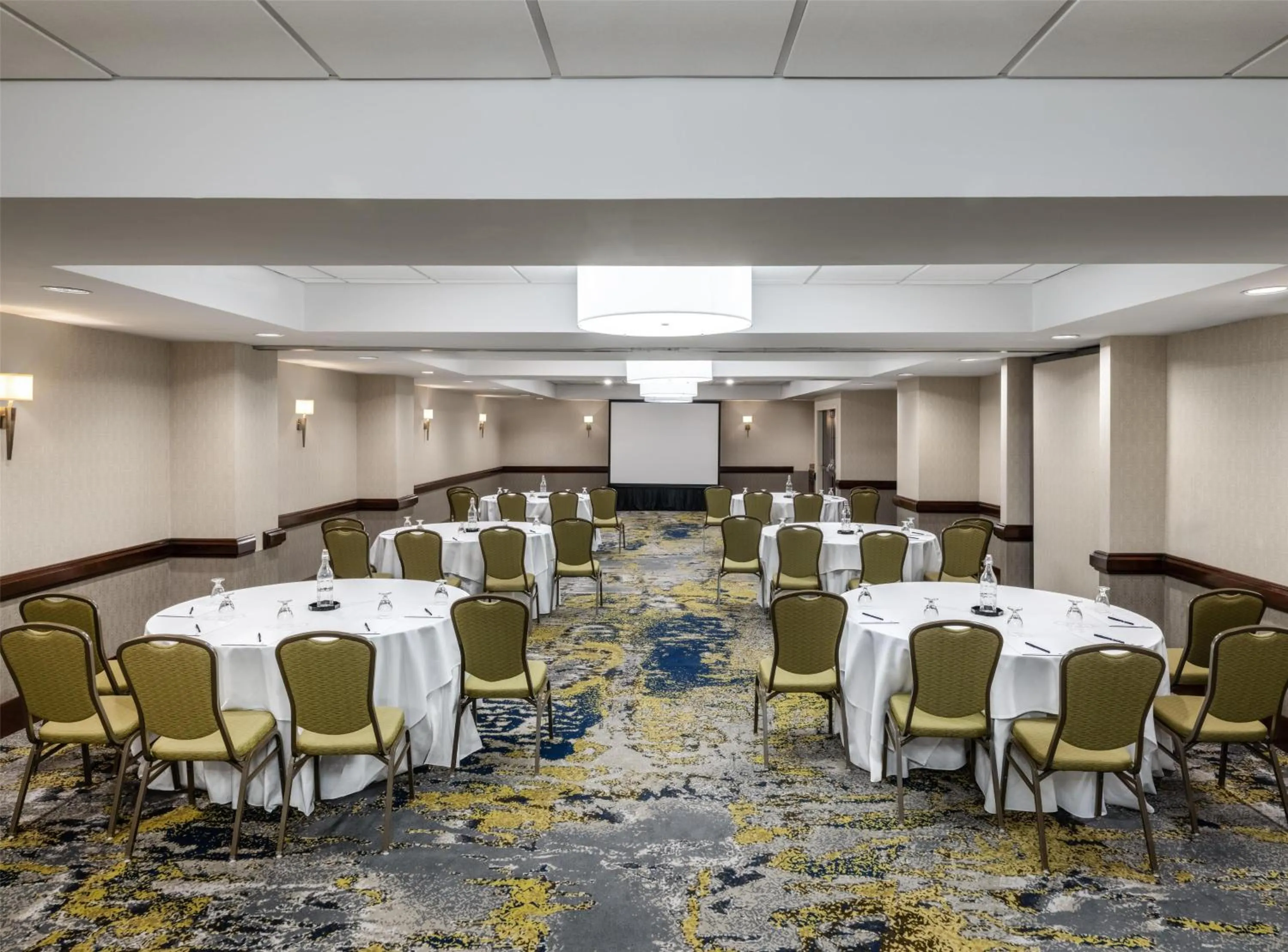 Meeting/conference room in DoubleTree Suites by Hilton Charlotte/SouthPark