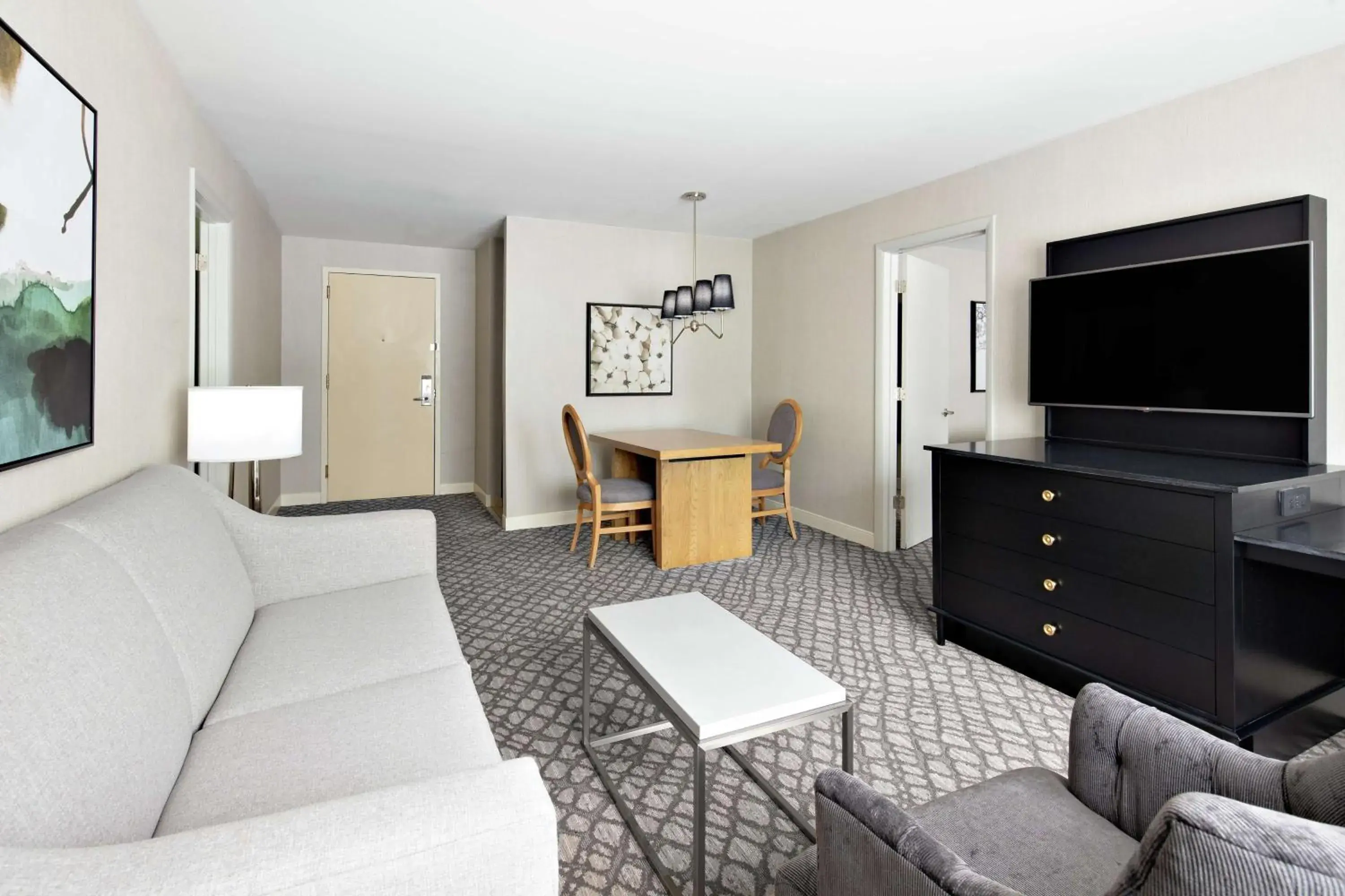 Two-Bedroom Suite with One King Bed or Two Queen Beds and Full Kitchen in DoubleTree Suites by Hilton Charlotte/SouthPark Two-Bedroom Suite with One King Bed or Two Queen Beds and Full Kitchen in DoubleTree Suites by Hilton Charlotte/SouthPark