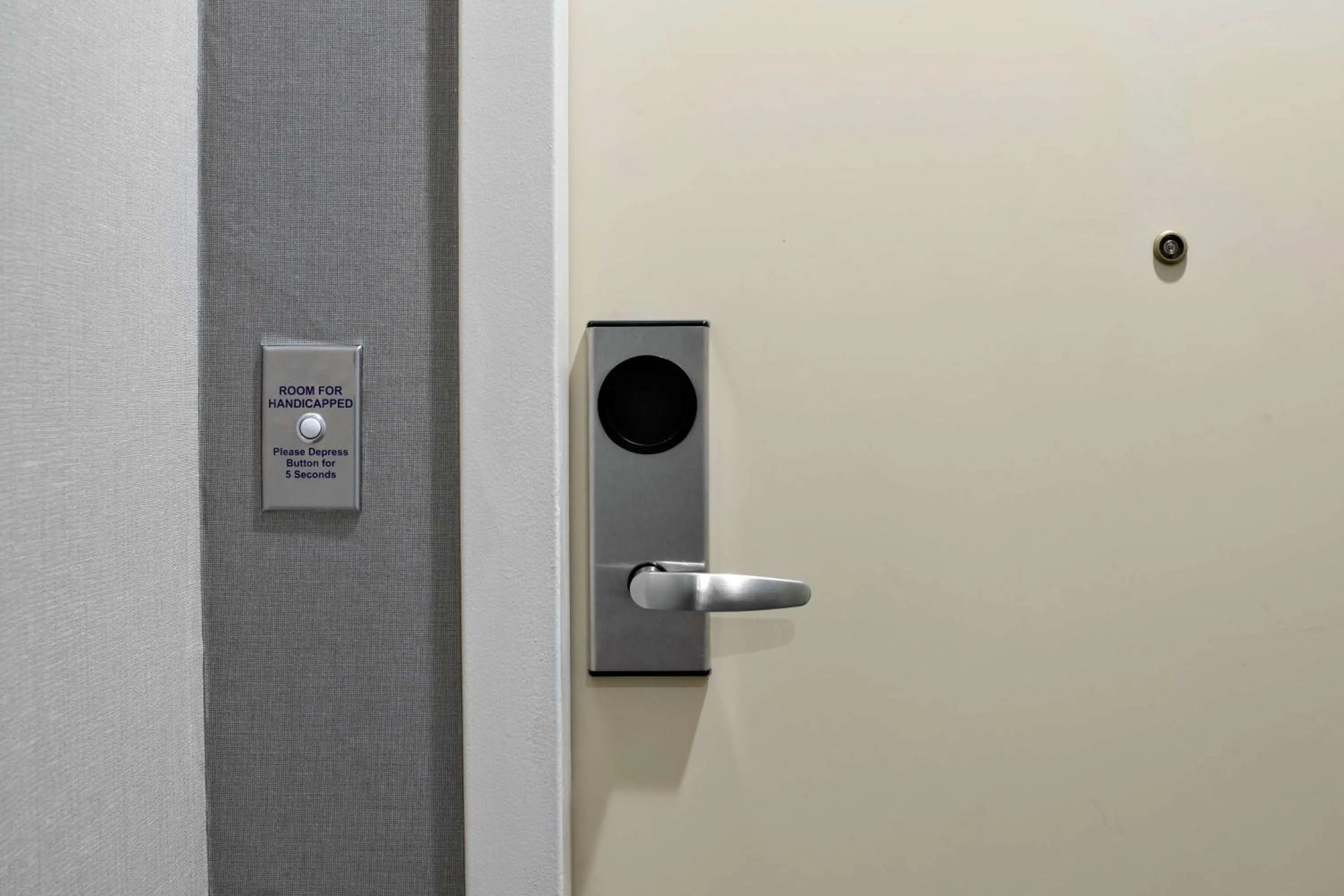 Bed in DoubleTree Suites by Hilton Charlotte/SouthPark