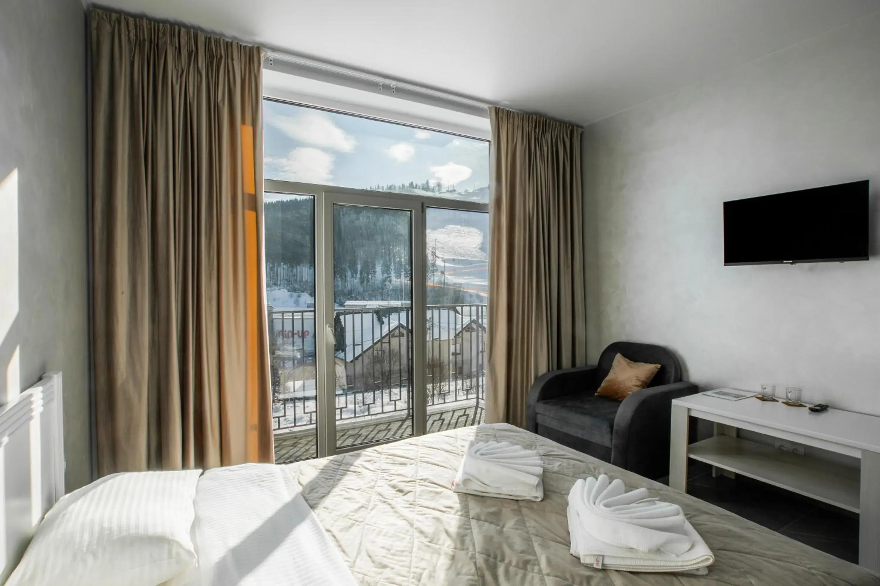 Double Room with Mountain View in Salut Double Room with Mountain View in Salut