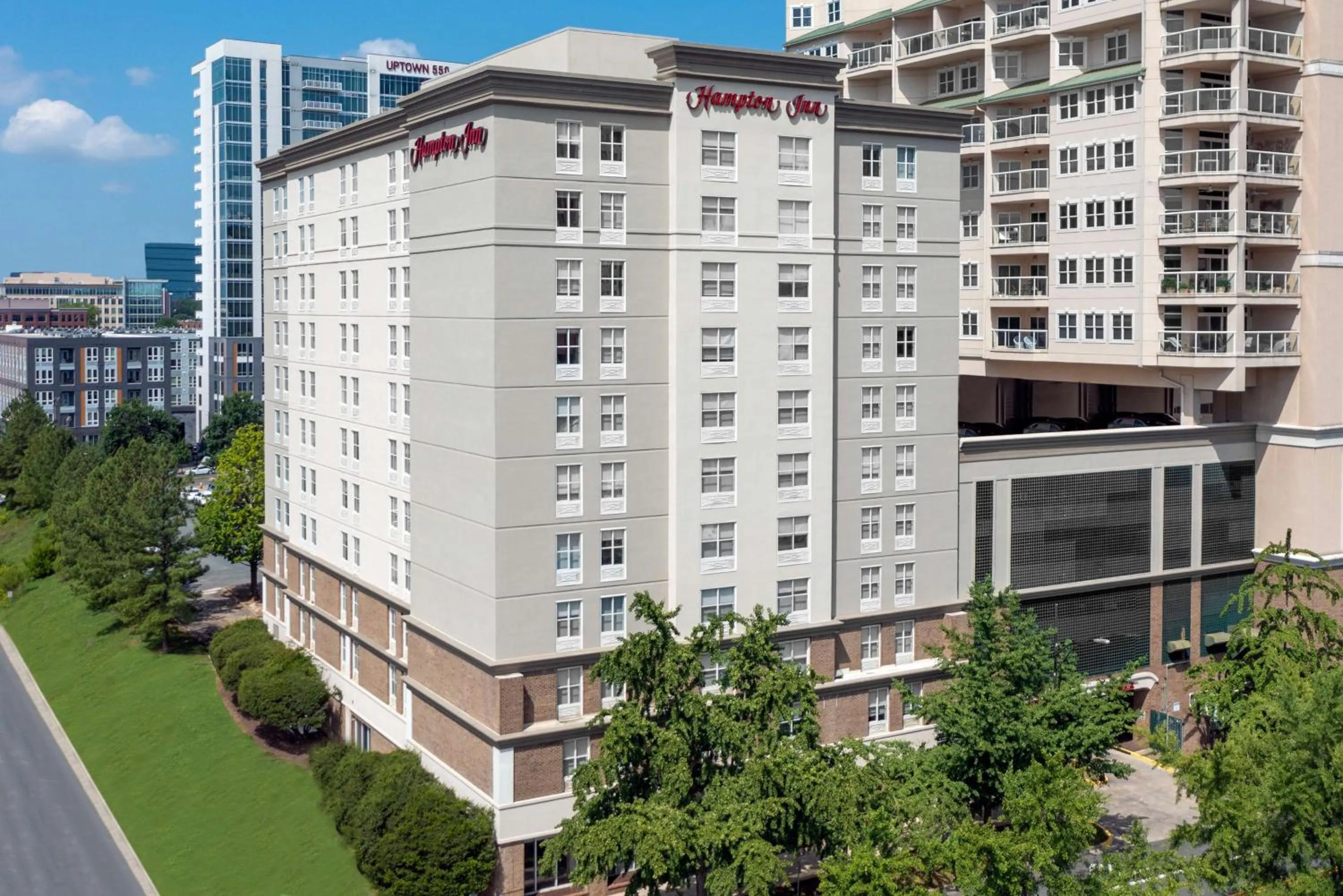 Property building in Hampton Inn Charlotte Uptown