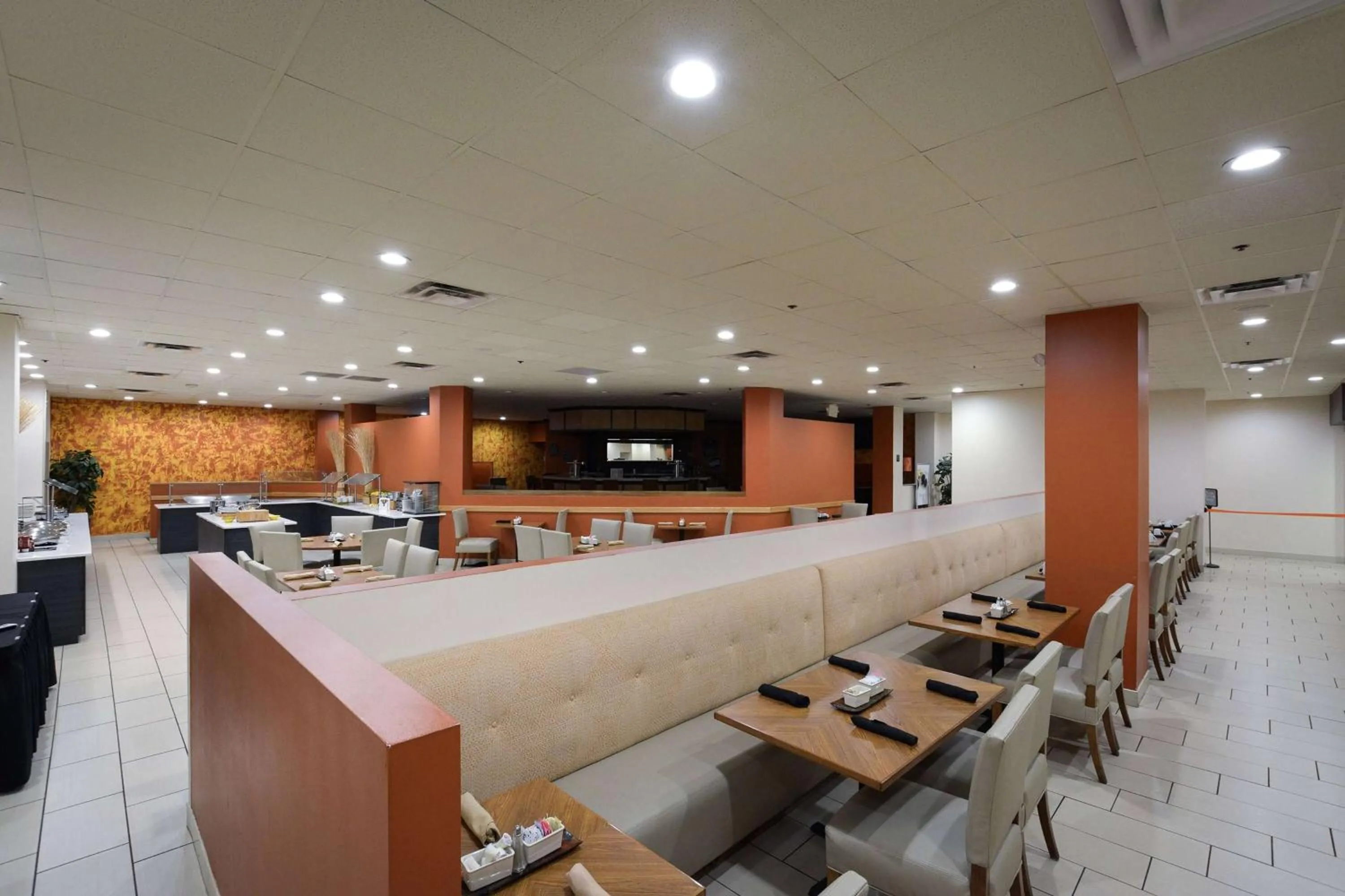 Restaurant/places to eat in DoubleTree by Hilton Columbus/Worthington