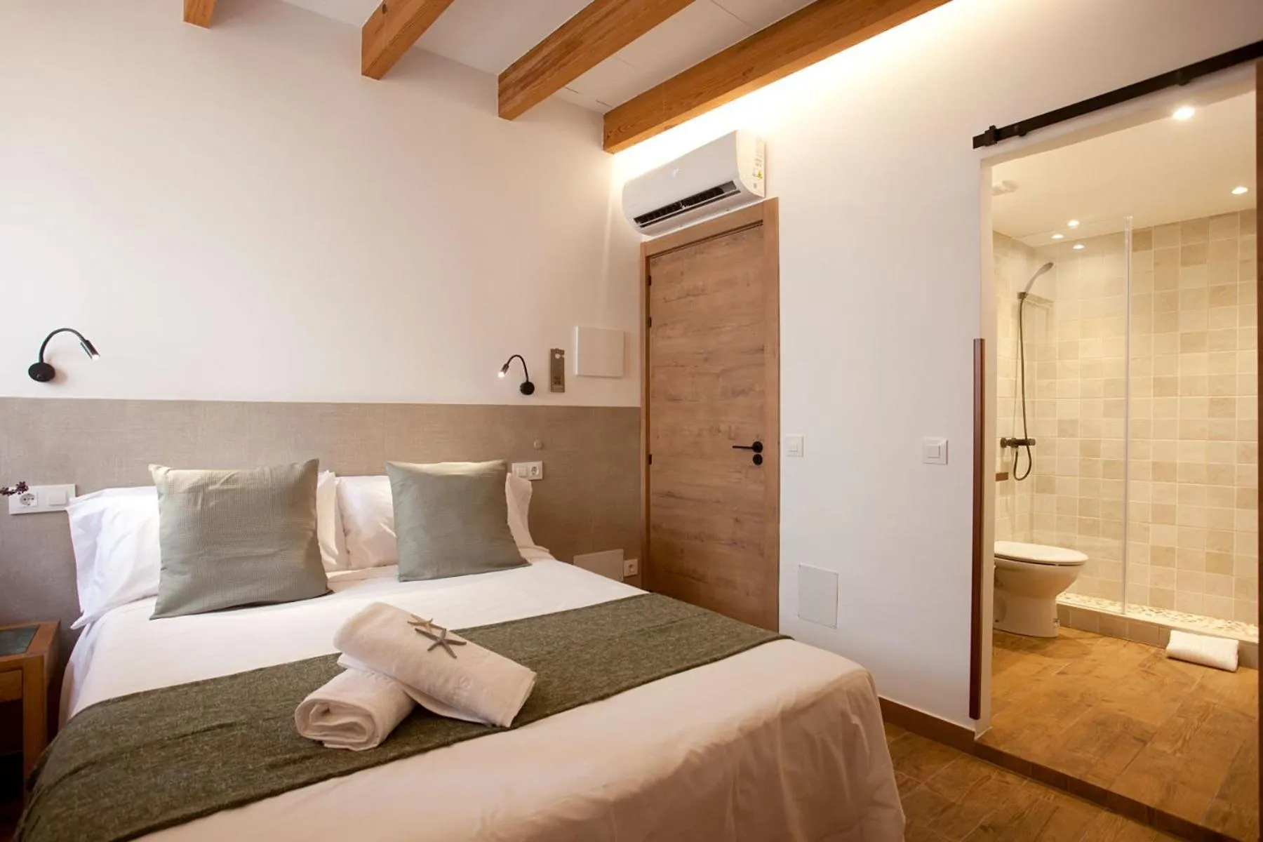 Guests, Bed in My Rooms Artà Adults Only by My Rooms Hotels TI