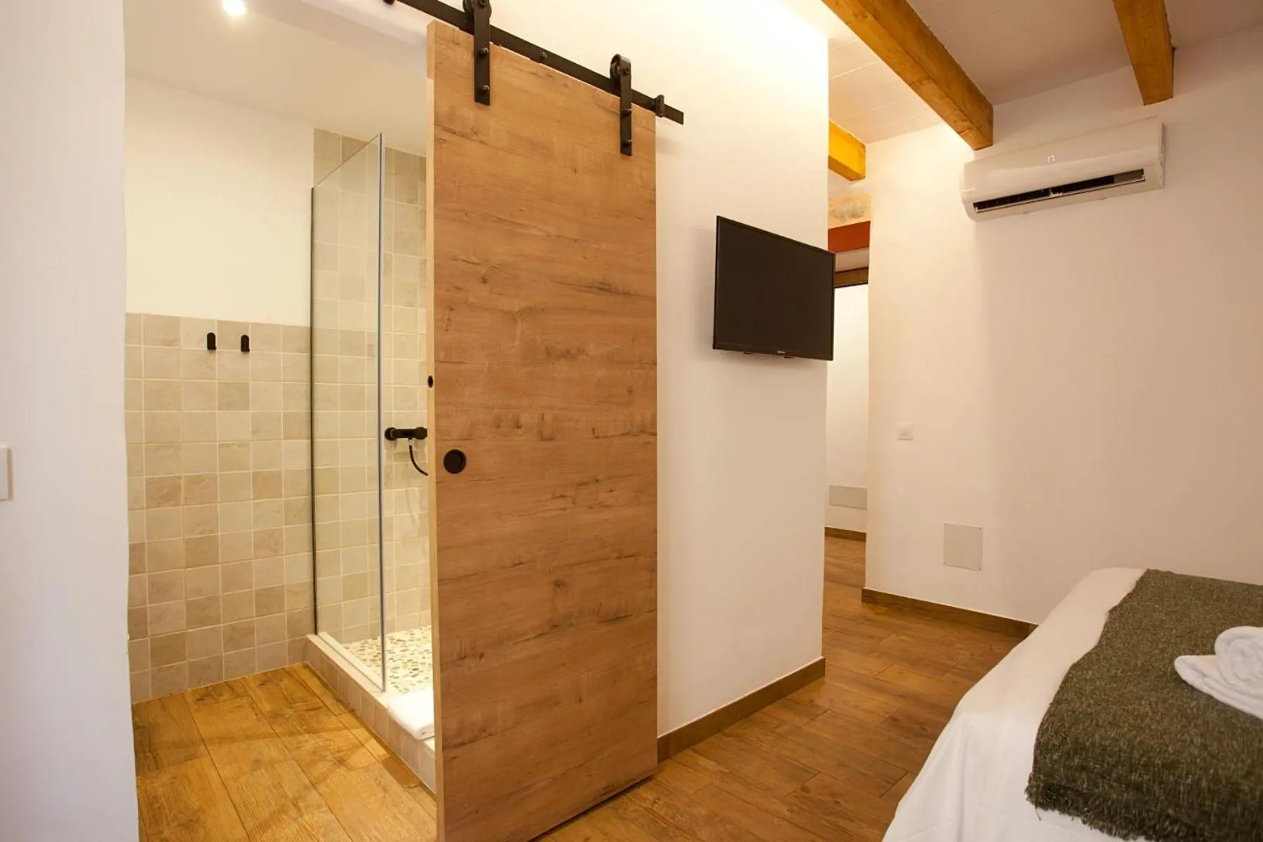 Bathroom, Bed in My Rooms Artà Adults Only by My Rooms Hotels TI