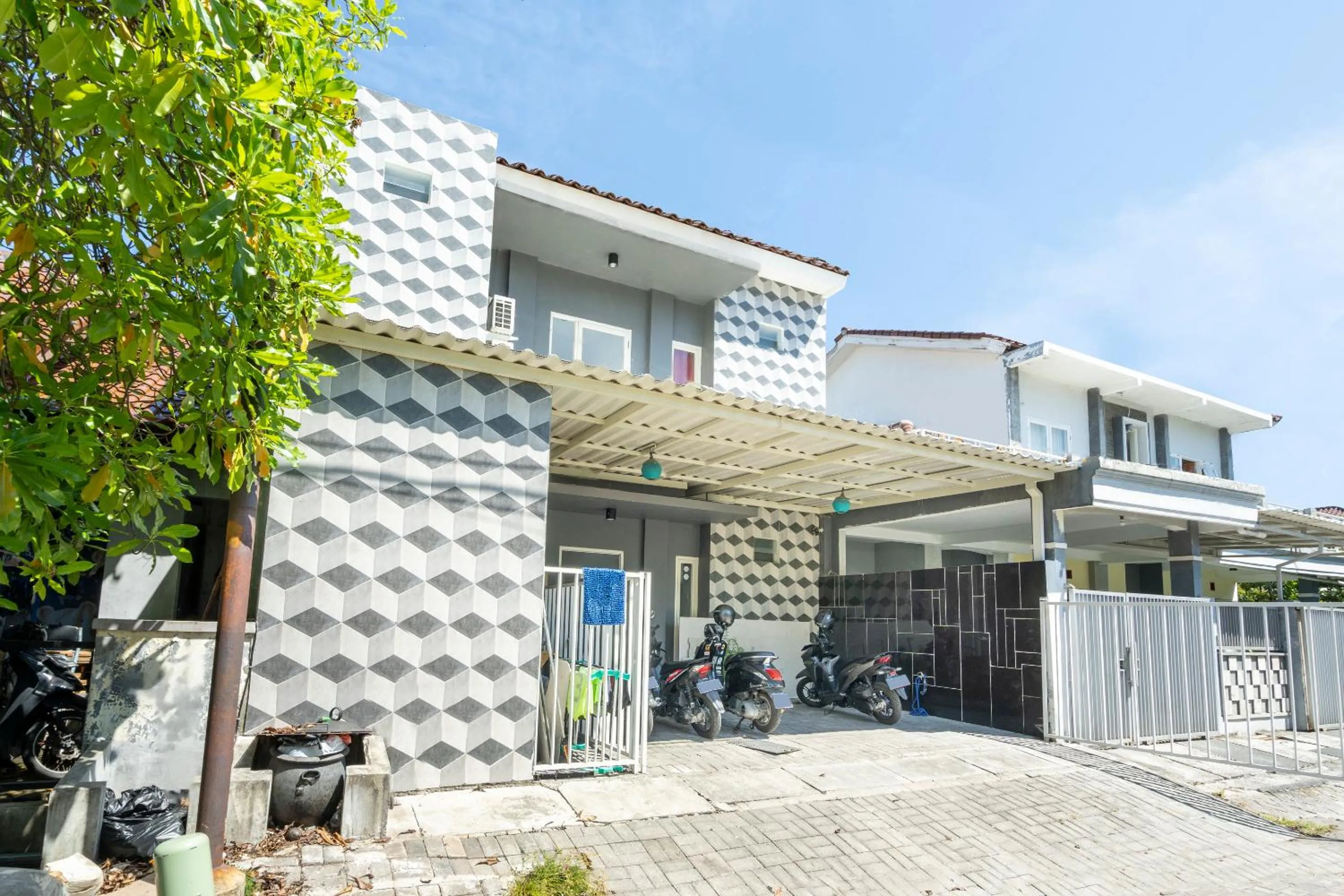 Property Building in OYO 3782 Gunung Anyar