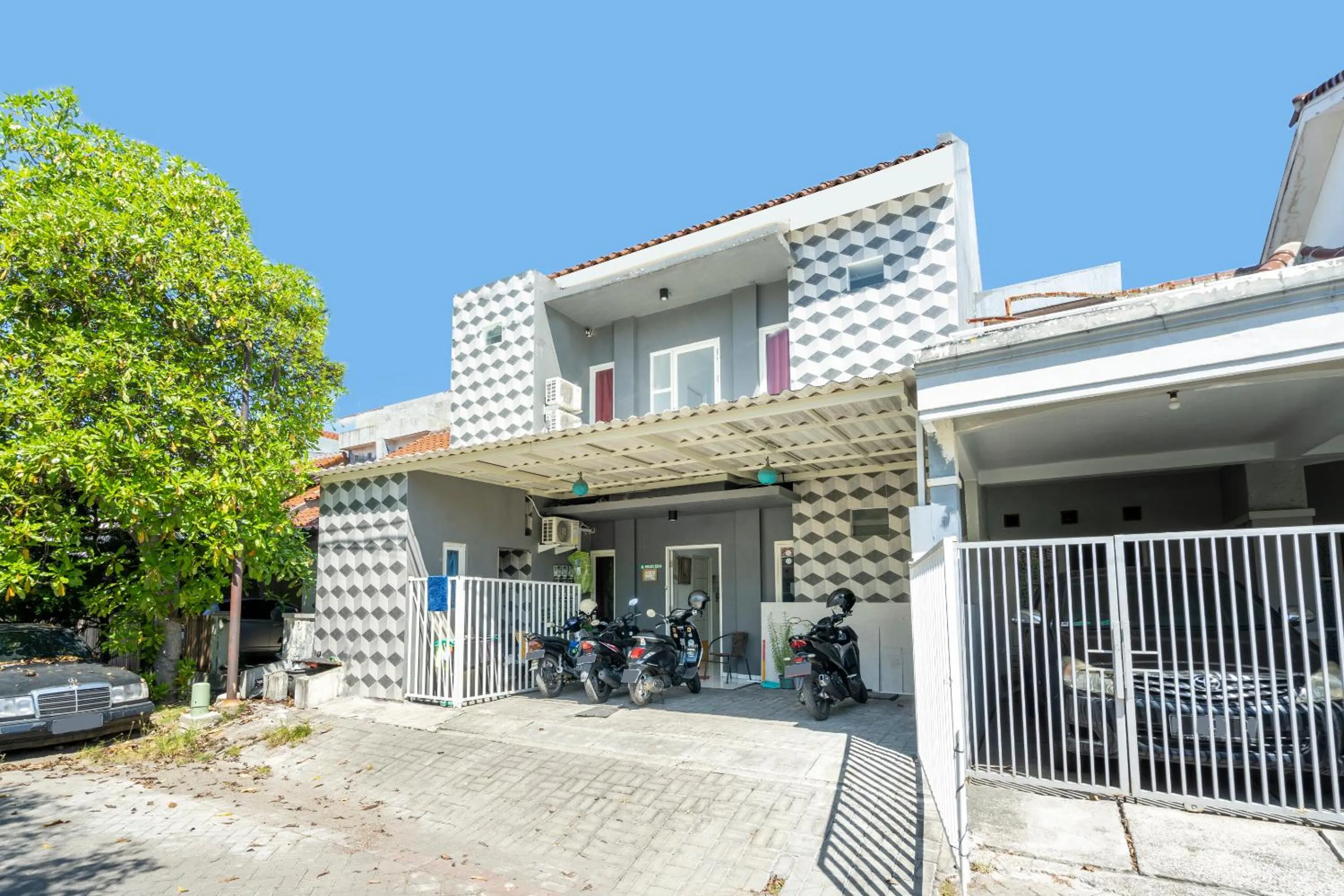 Property Building in OYO 3782 Gunung Anyar