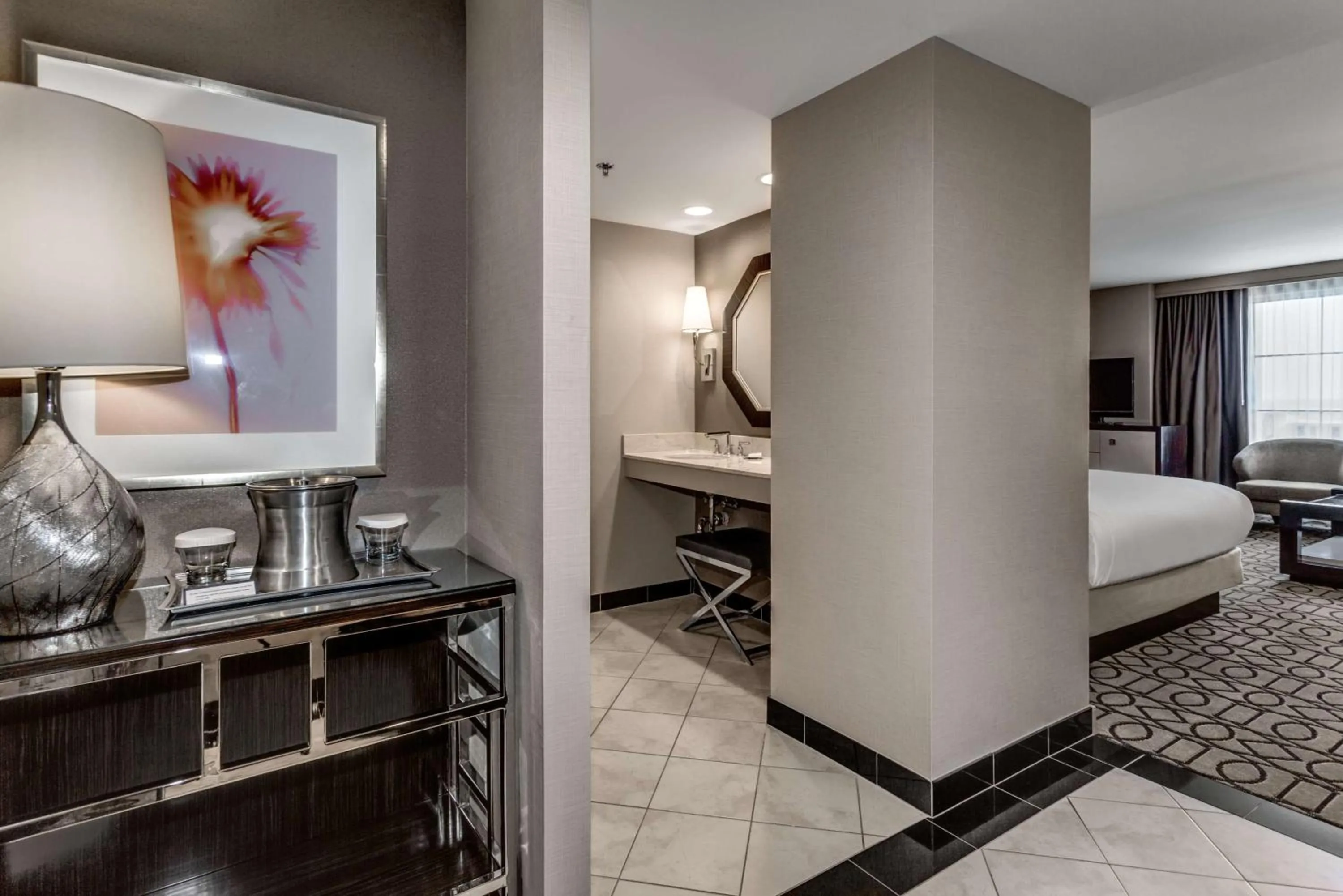 Bed in Hilton Columbus at Easton