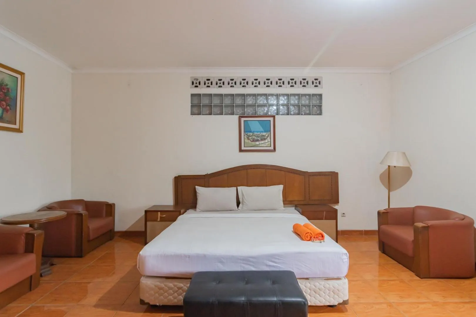 Bedroom, Bed in RedDoorz at Hotel Lodaya Bandung