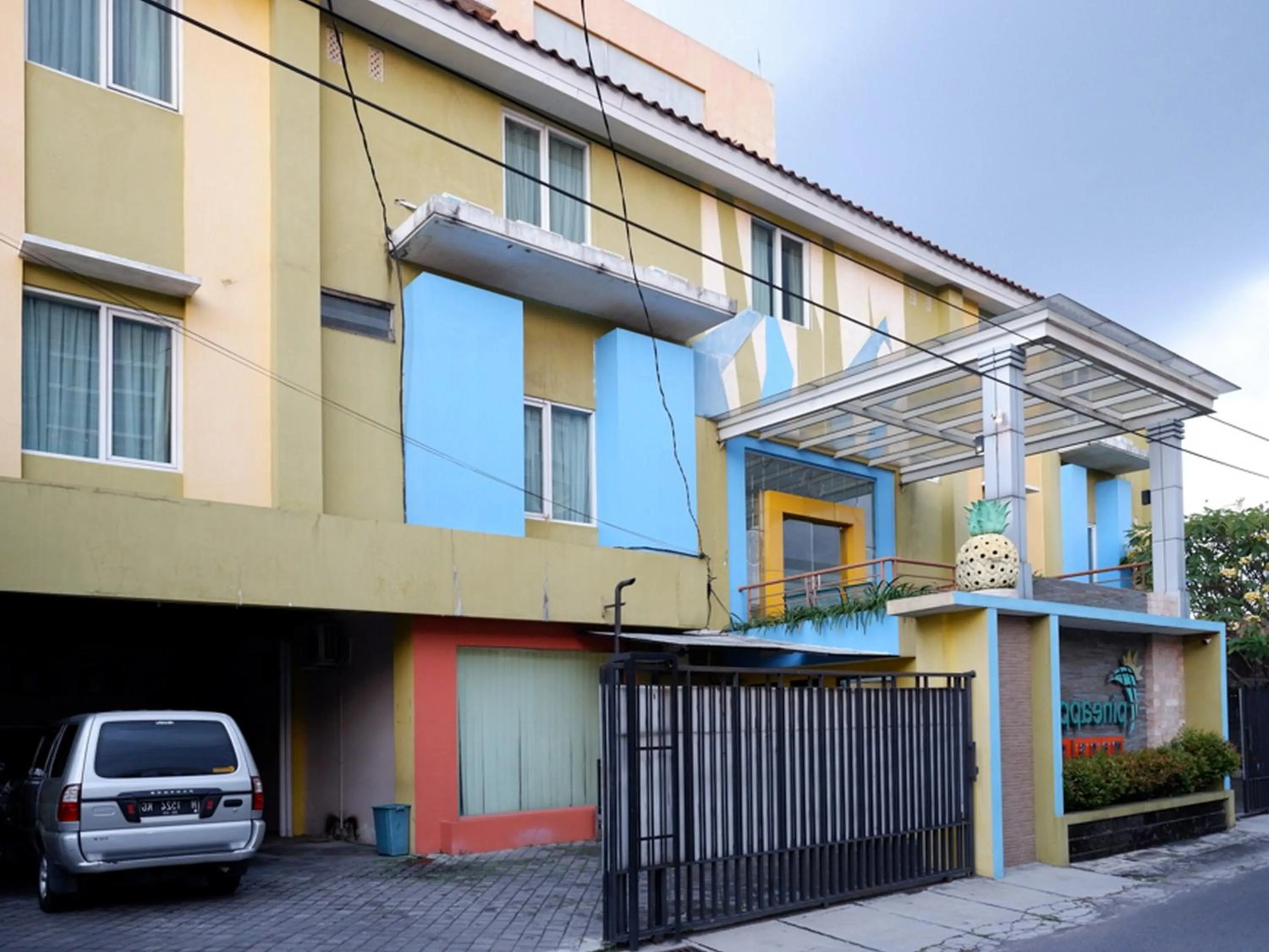 Property building in Pineapple Mansion Solo Mitra RedDoorz near RS JIH Solo