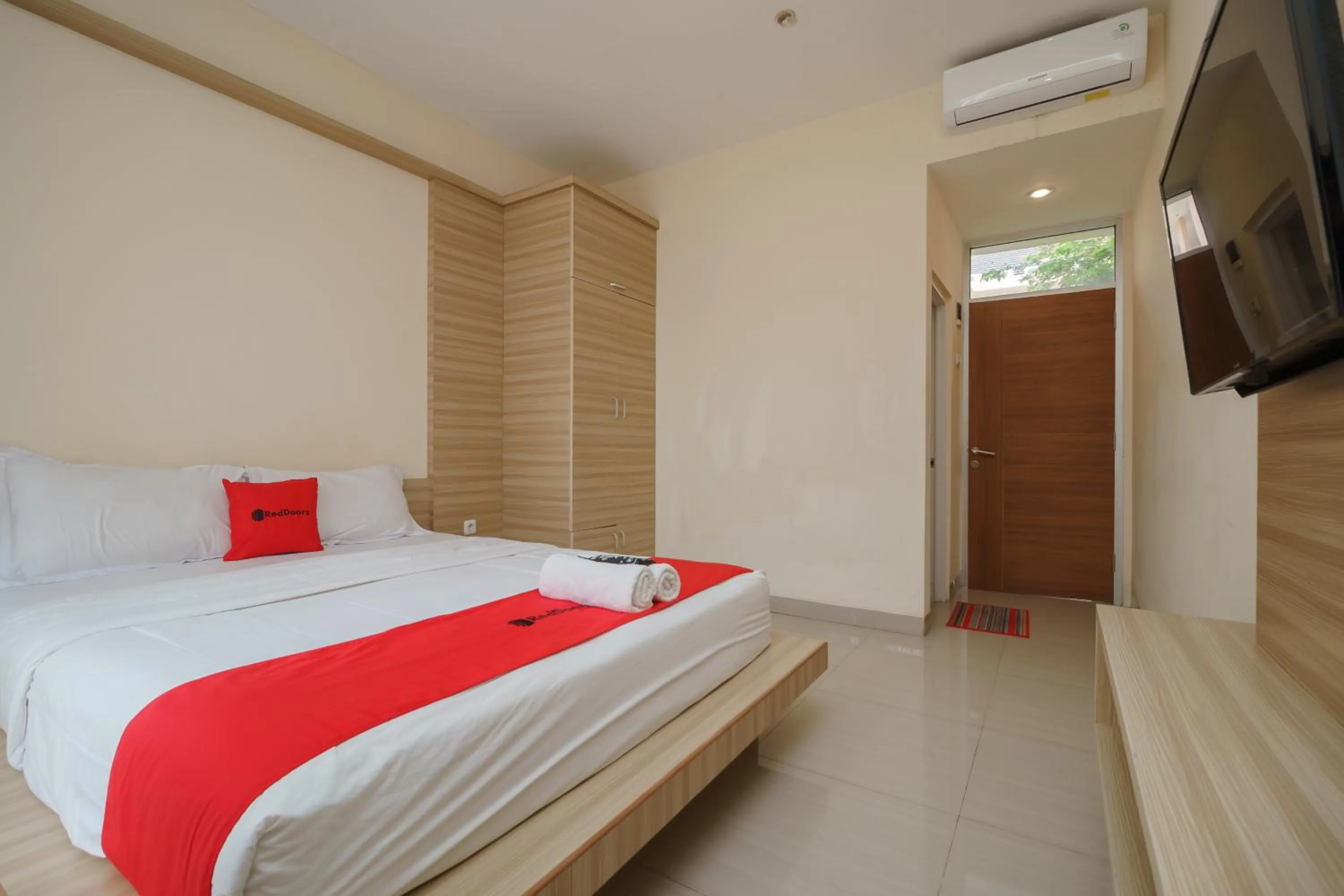 Bed in RedDoorz Syariah Plus @ Wisma Bougenville Karawaci