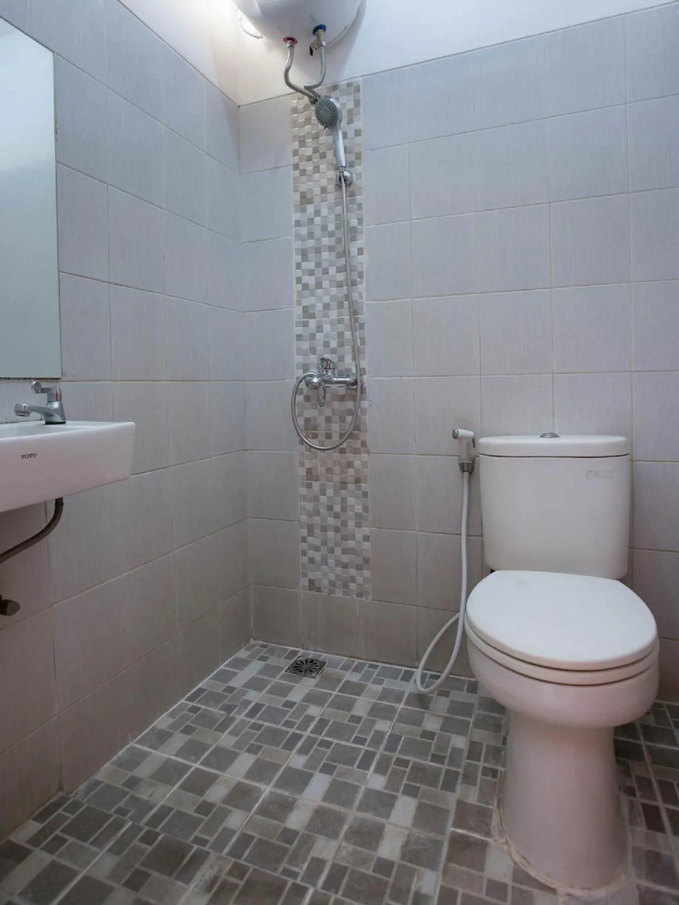 Bathroom in RedDoorz Syariah Plus @ Wisma Bougenville Karawaci