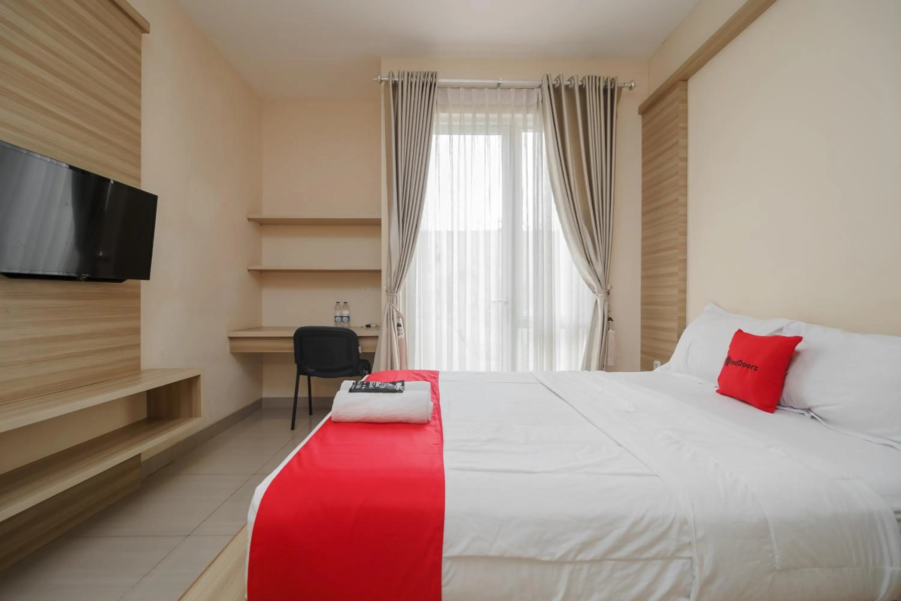 Bed in RedDoorz Syariah Plus @ Wisma Bougenville Karawaci