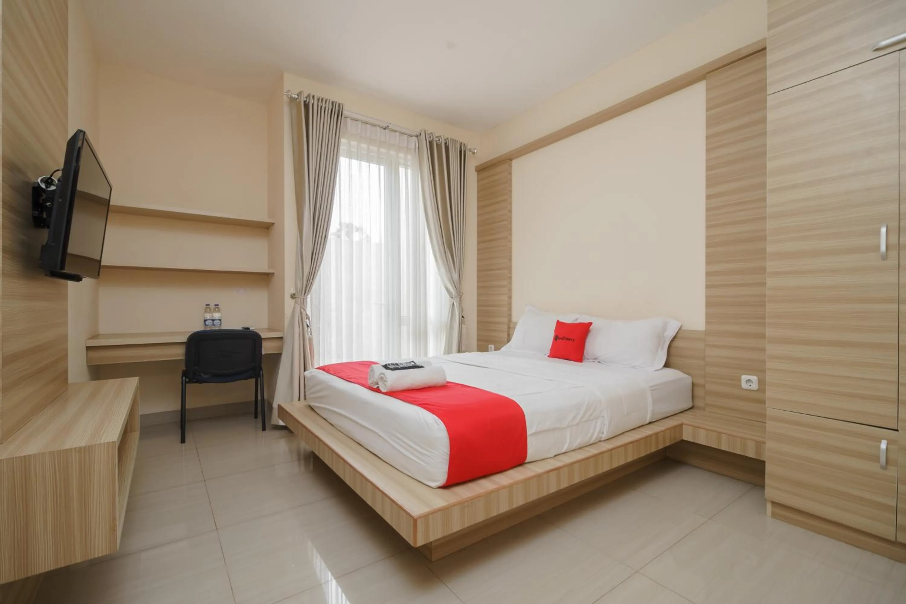 Bed in RedDoorz Syariah Plus @ Wisma Bougenville Karawaci