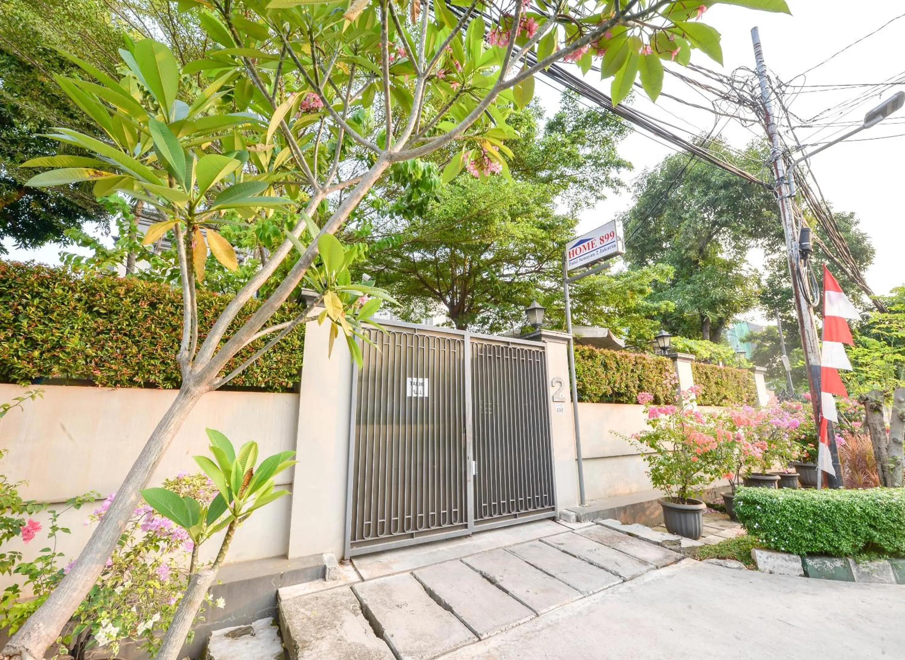 Facade/entrance in Home 899 Patal Senayan