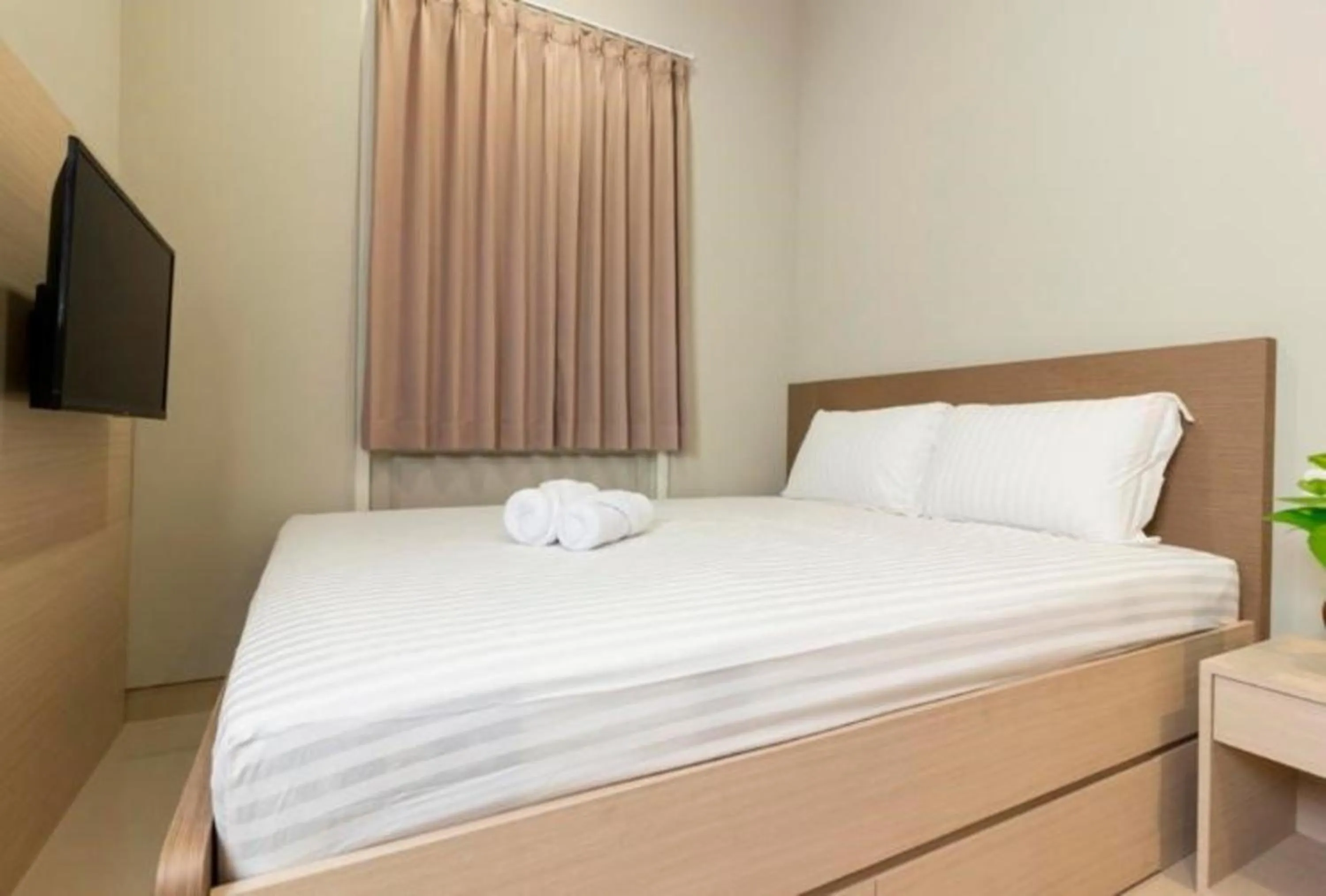 Photo of the whole room, Bed in Home 899 Patal Senayan