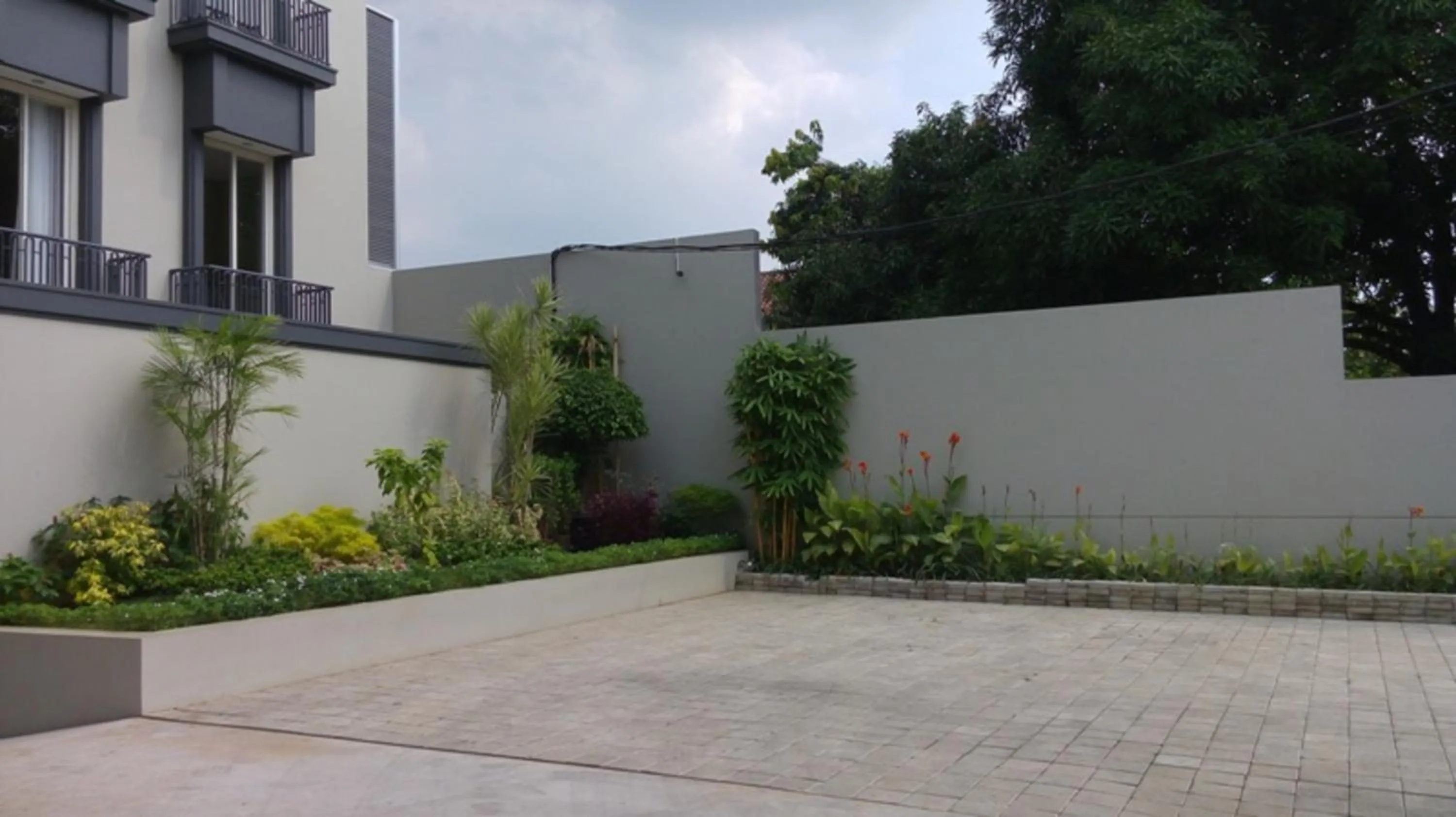 Property building in Home 899 Patal Senayan