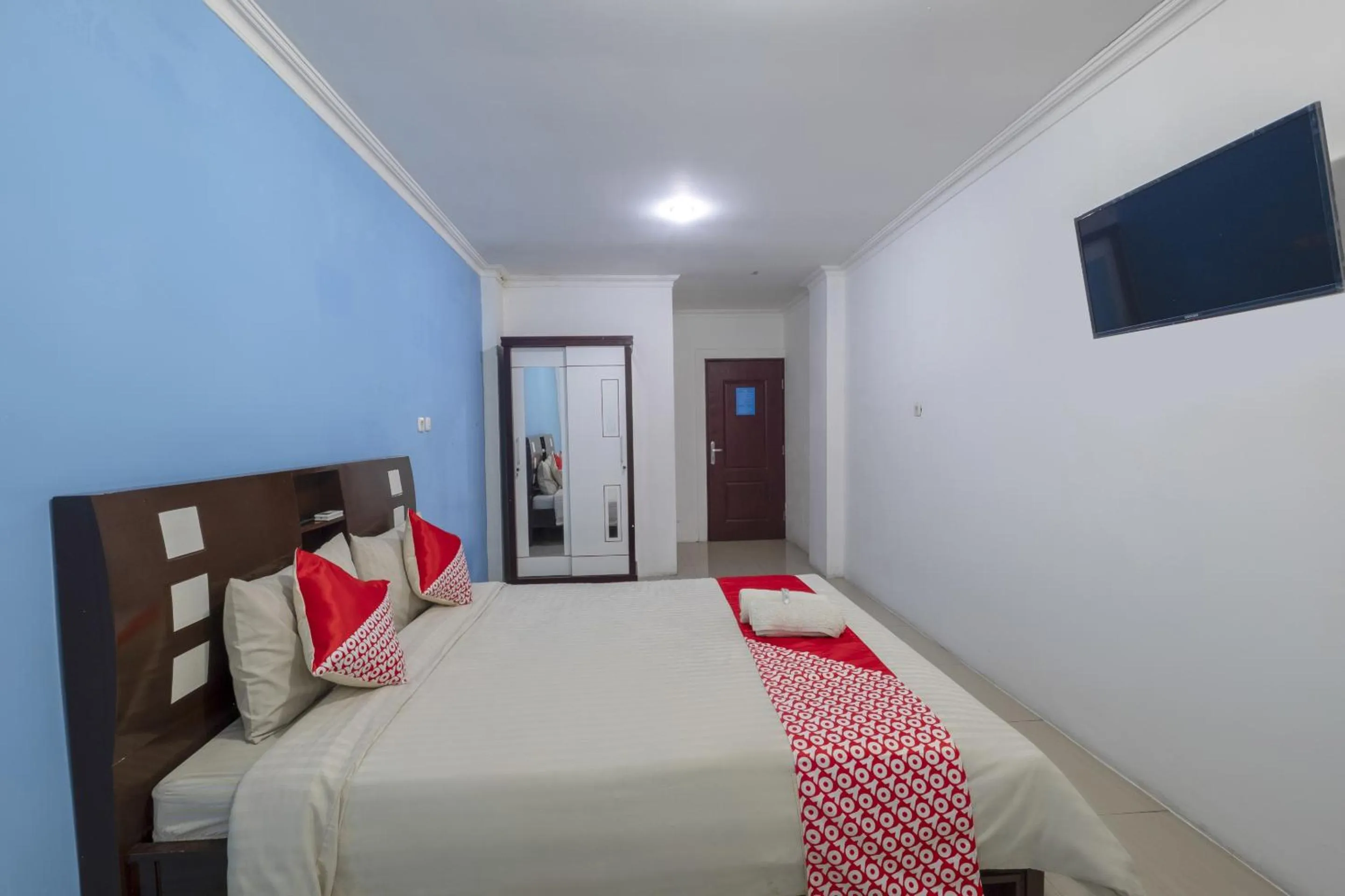 TV and multimedia, Bed in Hotel O Cibubur Near Cibubur Junction Formerly Comfort Residence