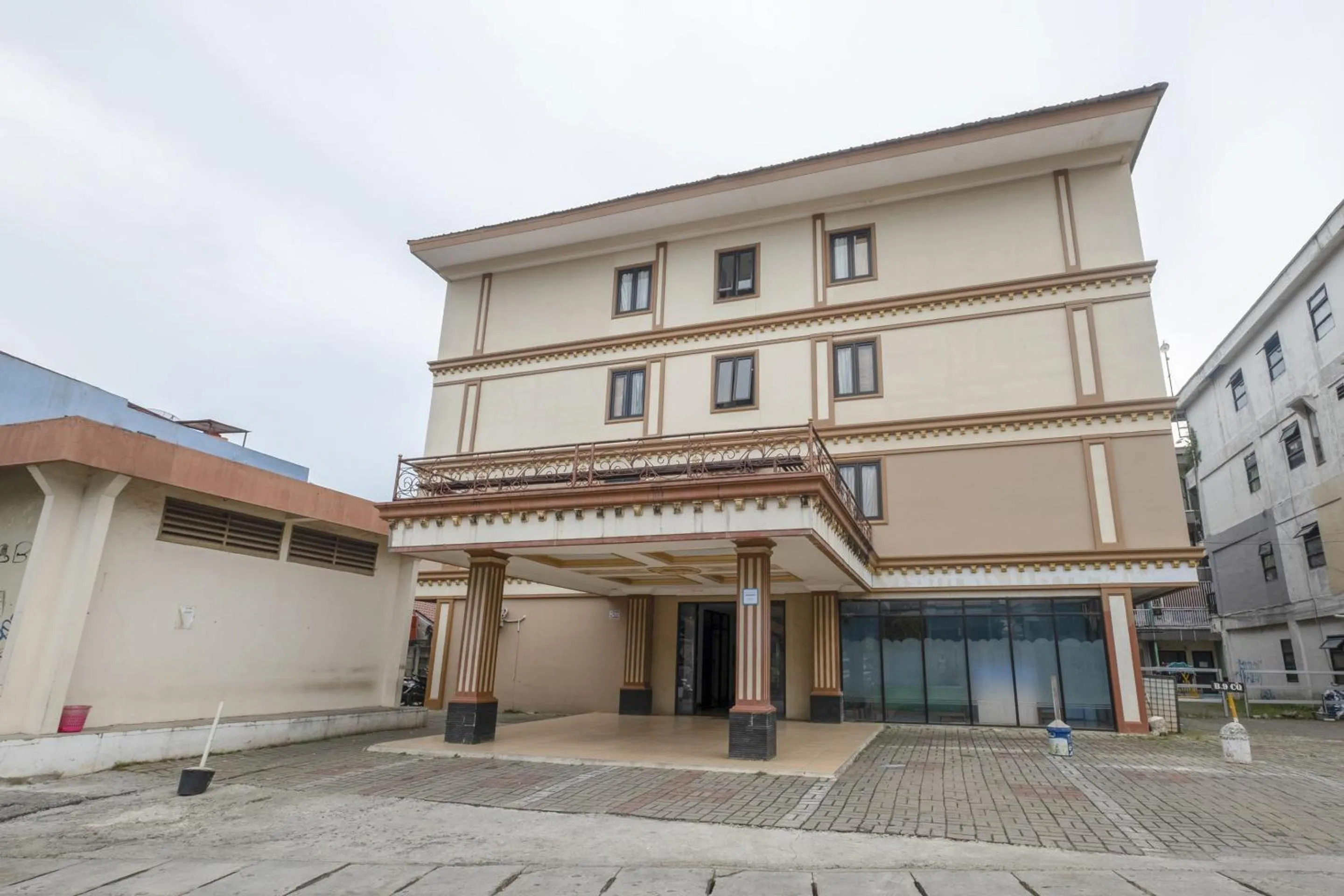 Facade/entrance in Hotel O Cibubur Near Cibubur Junction Formerly Comfort Residence