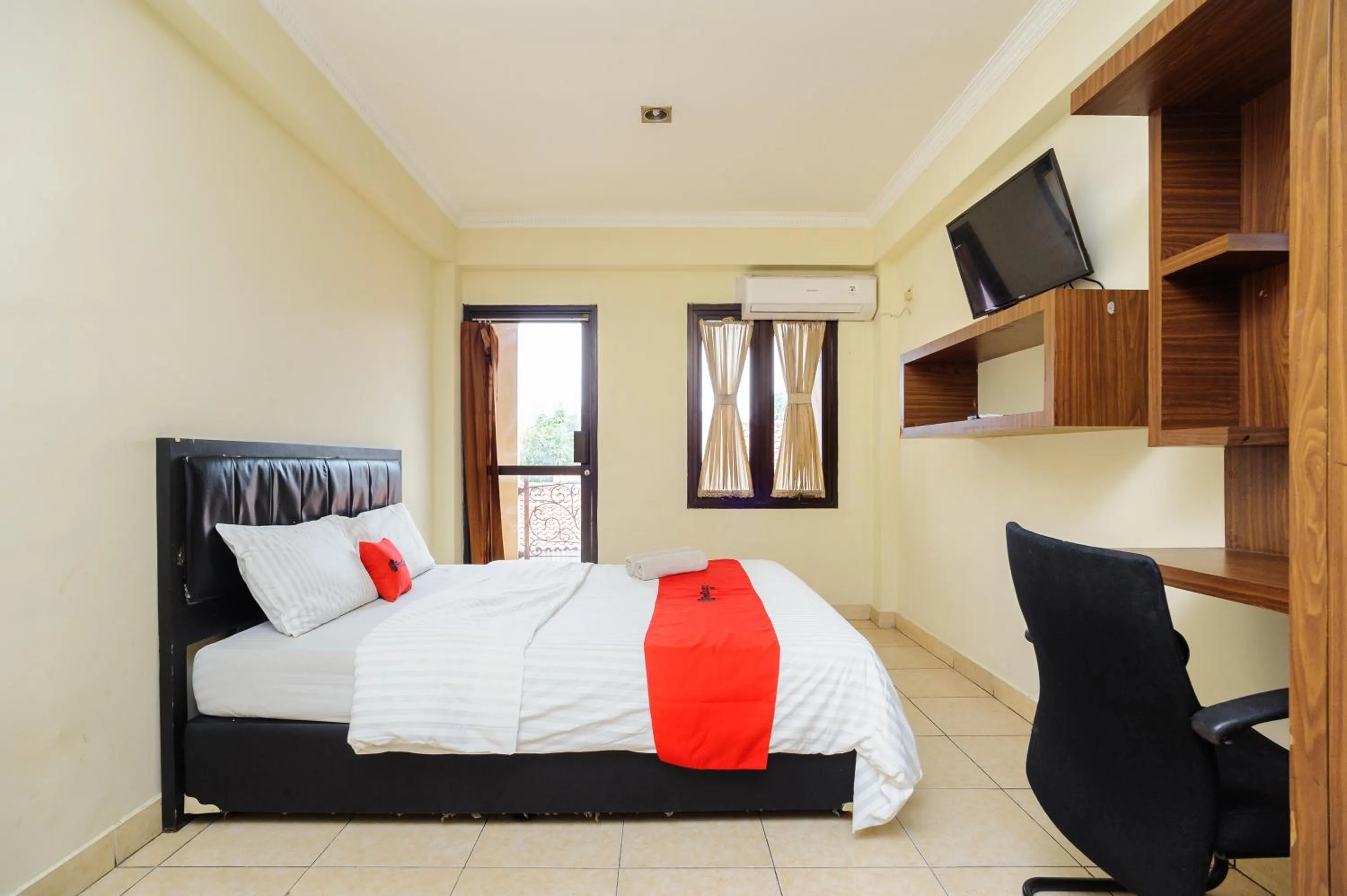 Bedroom, Bed in Super OYO 3747 Comfort Residence