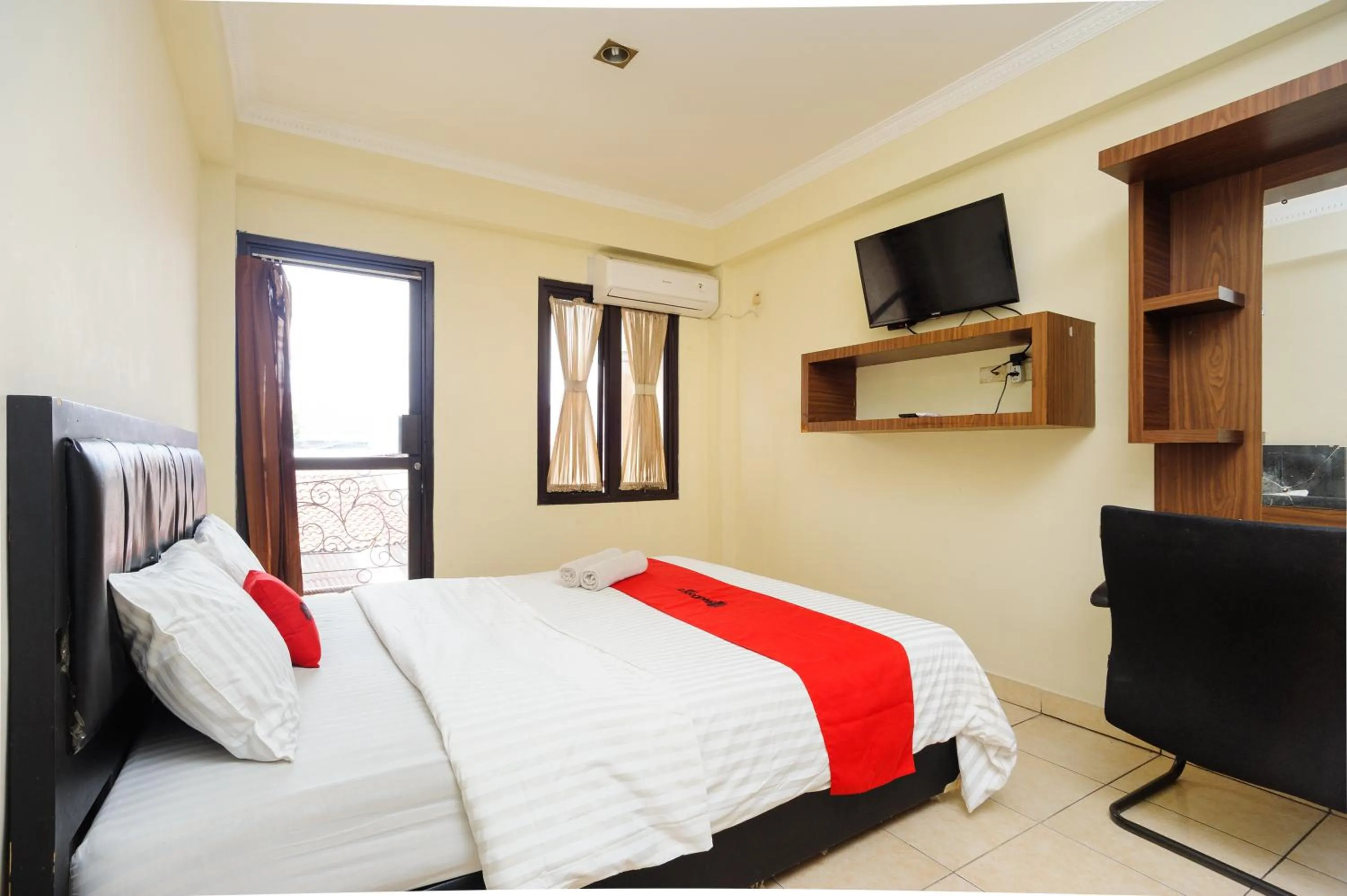 Bedroom, Bed in Super OYO 3747 Comfort Residence