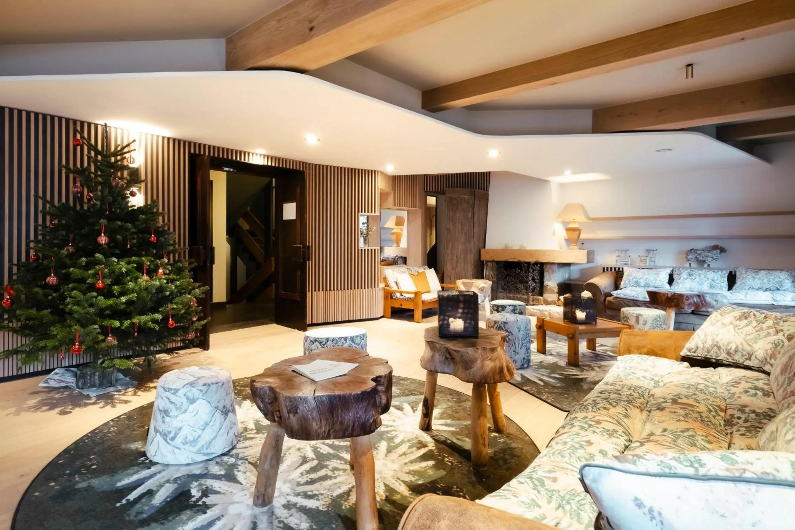 Lounge or bar in Best Western Chalet les Saytels