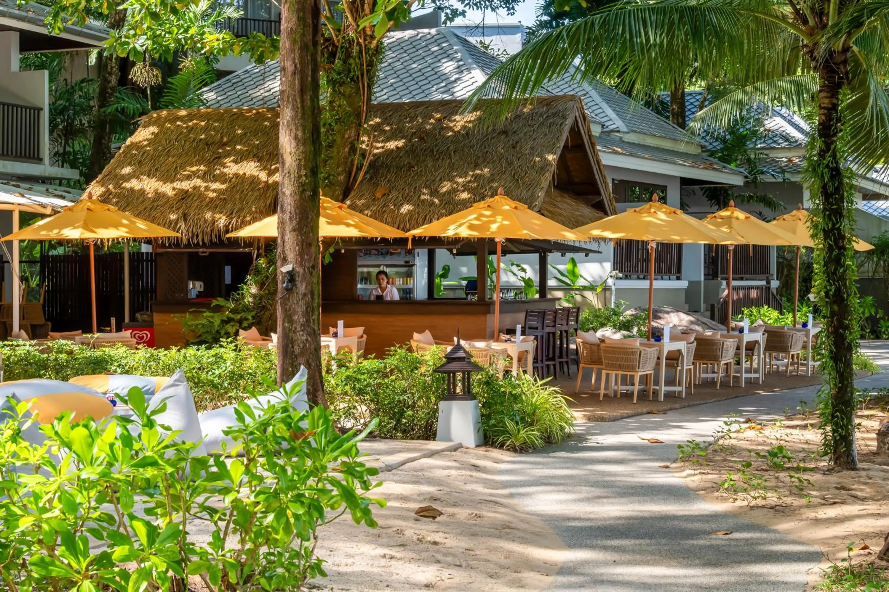 Lounge or bar in SENTIDO Khao Lak