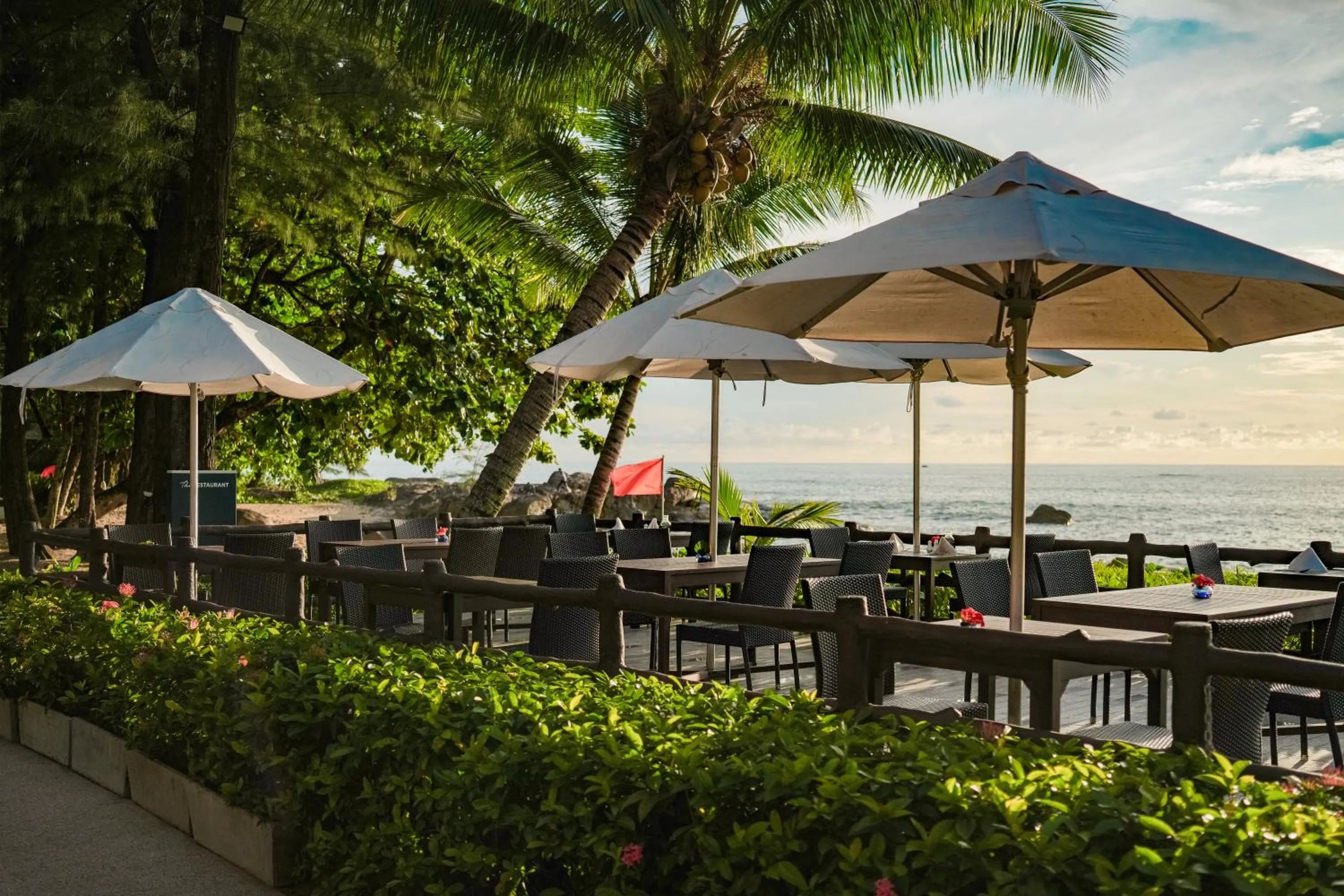 Restaurant/places to eat in SENTIDO Khao Lak