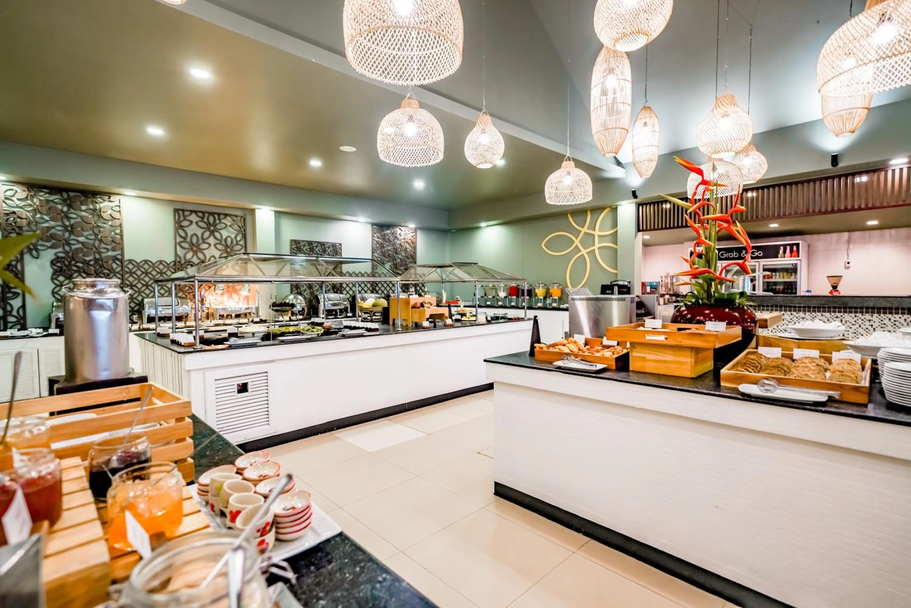 Restaurant/places to eat in SENTIDO Khao Lak