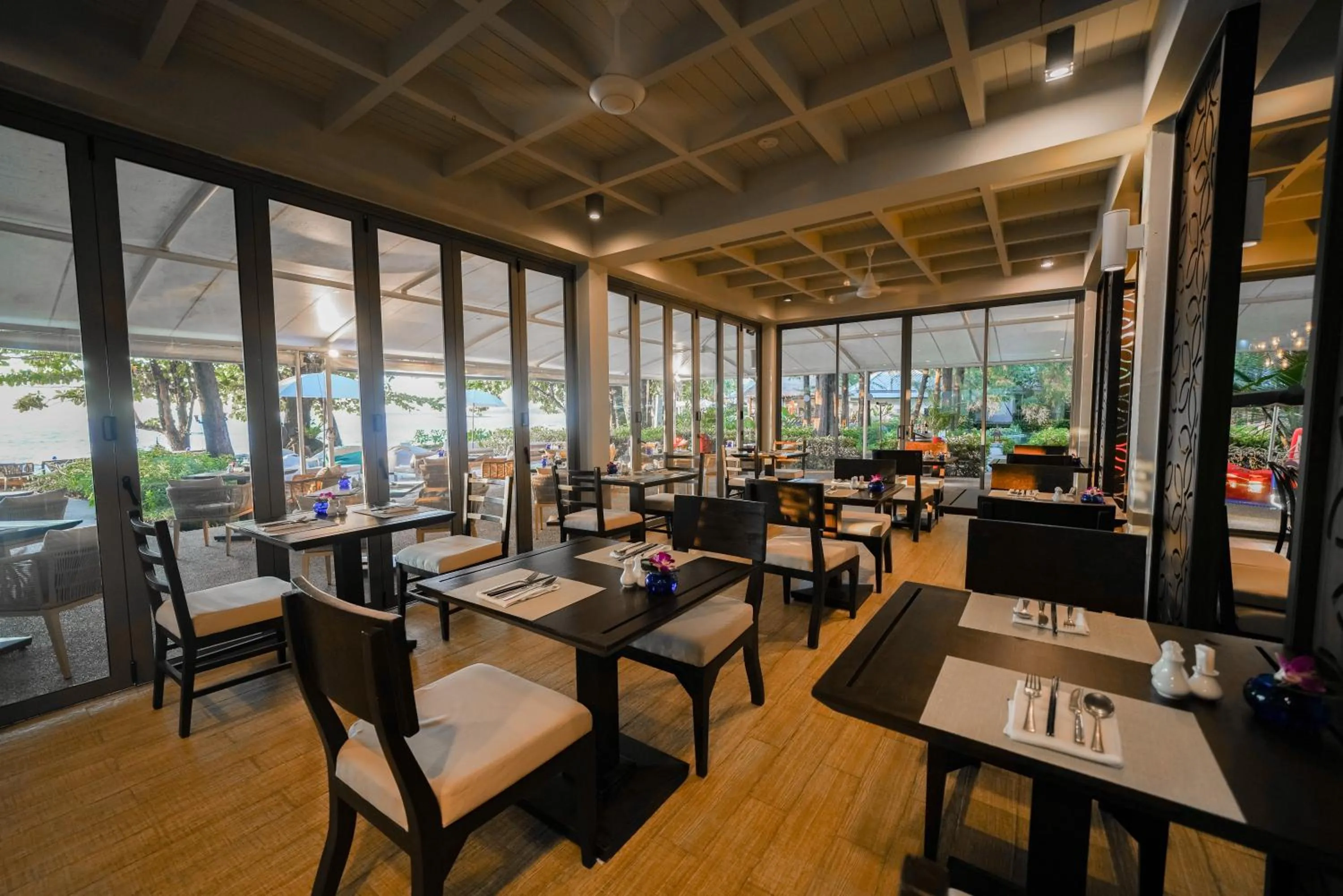 Restaurant/places to eat in SENTIDO Khao Lak